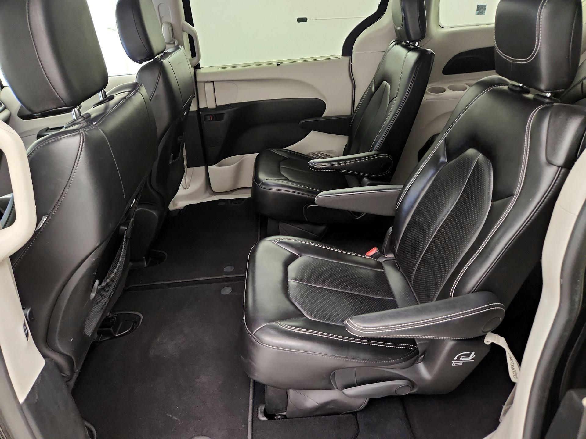 Thumbnail: 2023 Chrysler Pacifica - 19