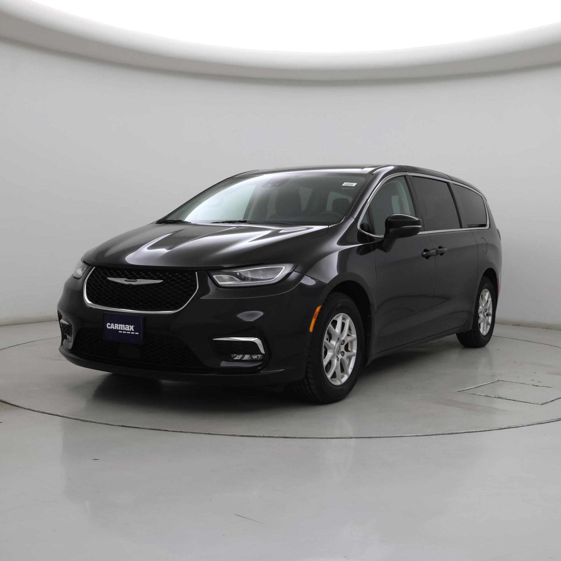Thumbnail: 2023 Chrysler Pacifica - 4