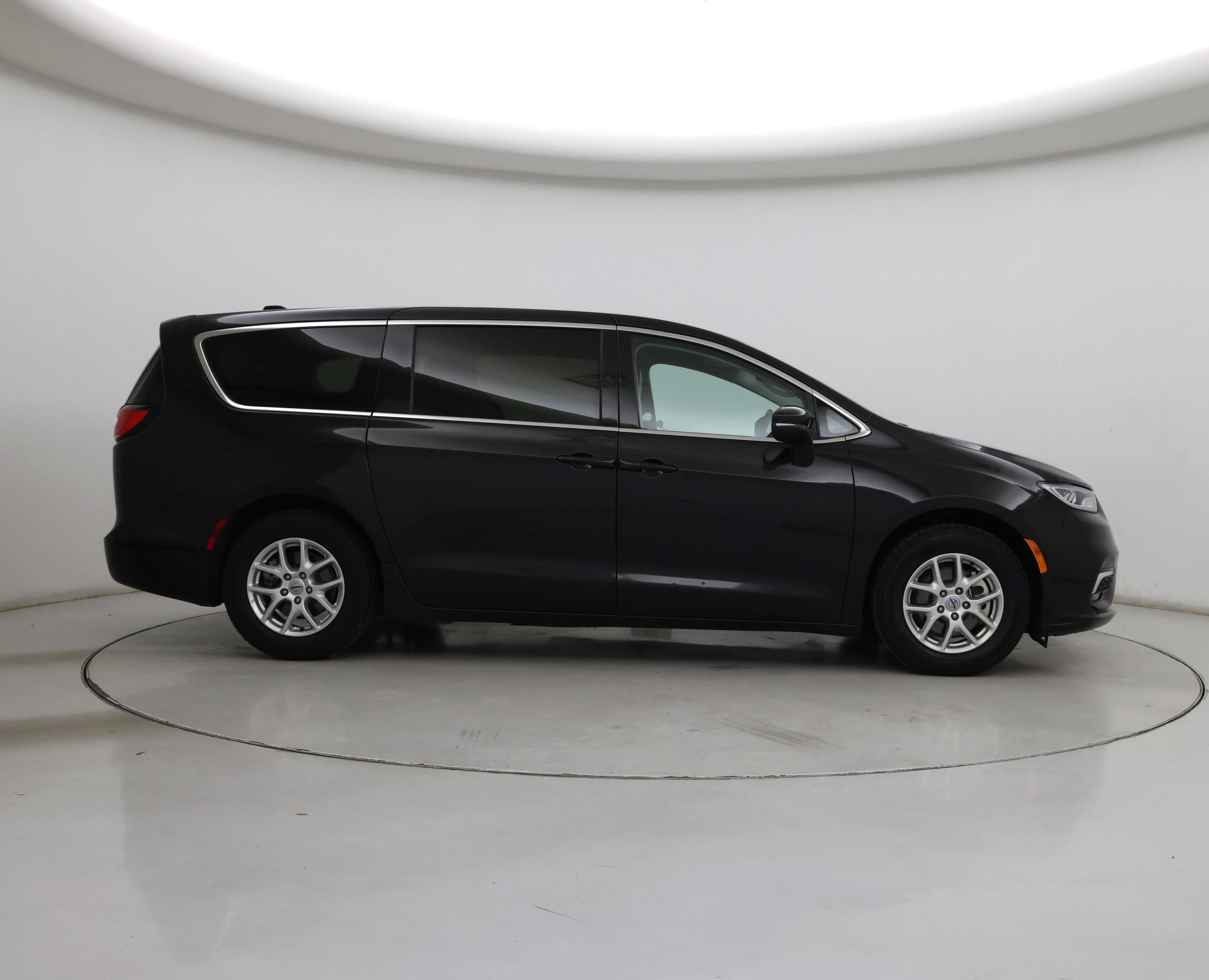 Thumbnail: 2023 Chrysler Pacifica - 7