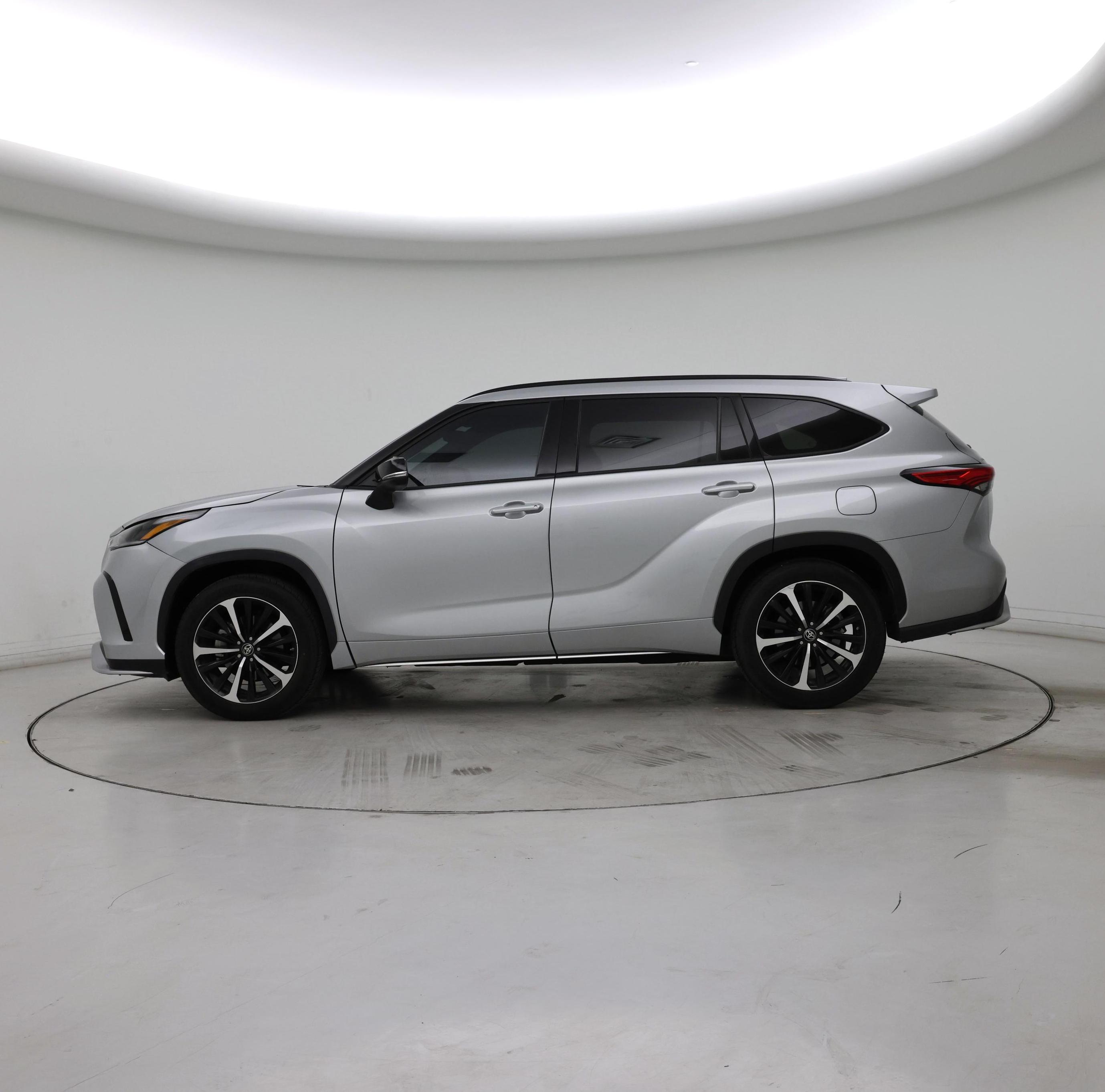 Thumbnail: 2021 Toyota Highlander - 3