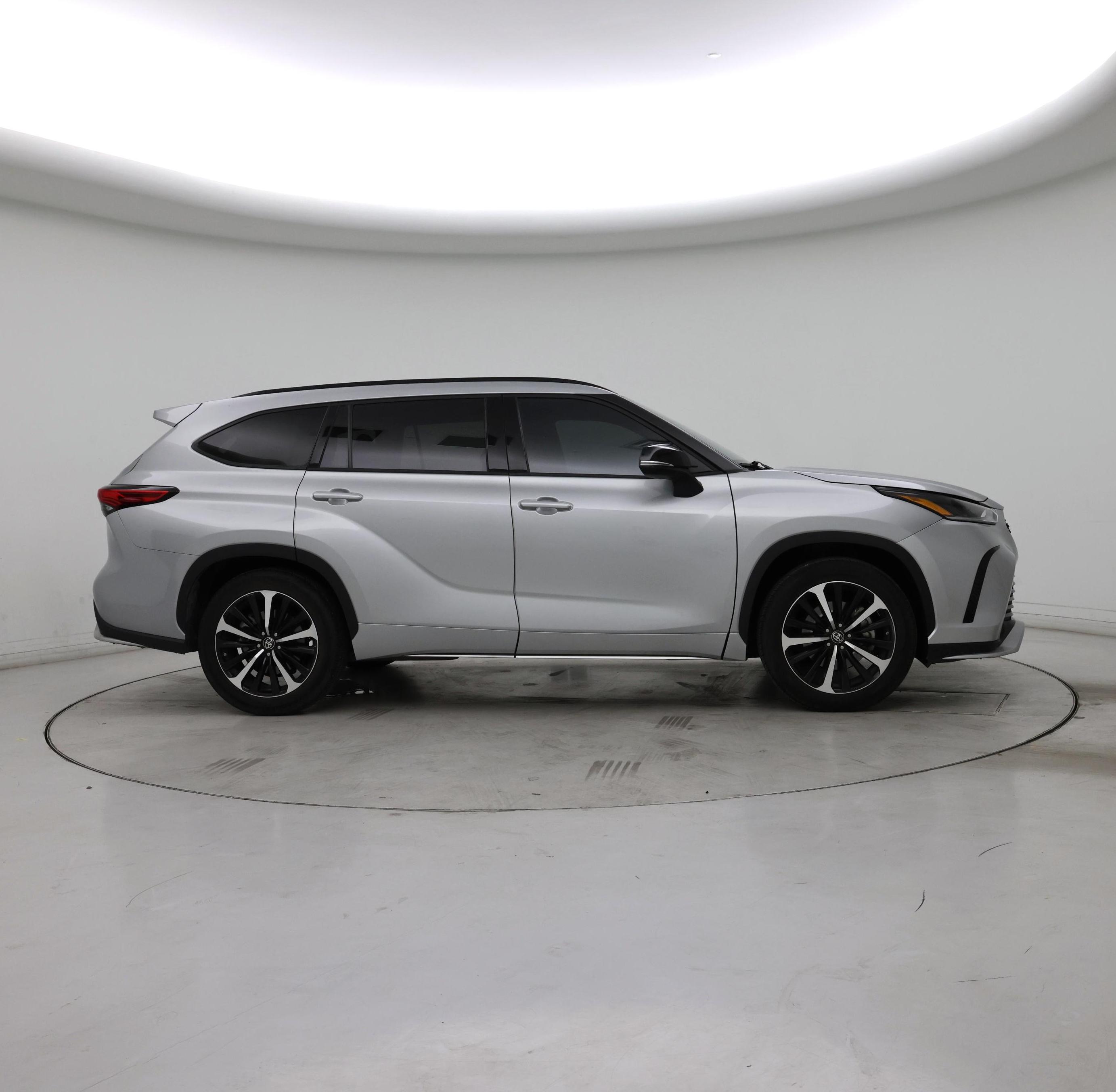 Thumbnail: 2021 Toyota Highlander - 7