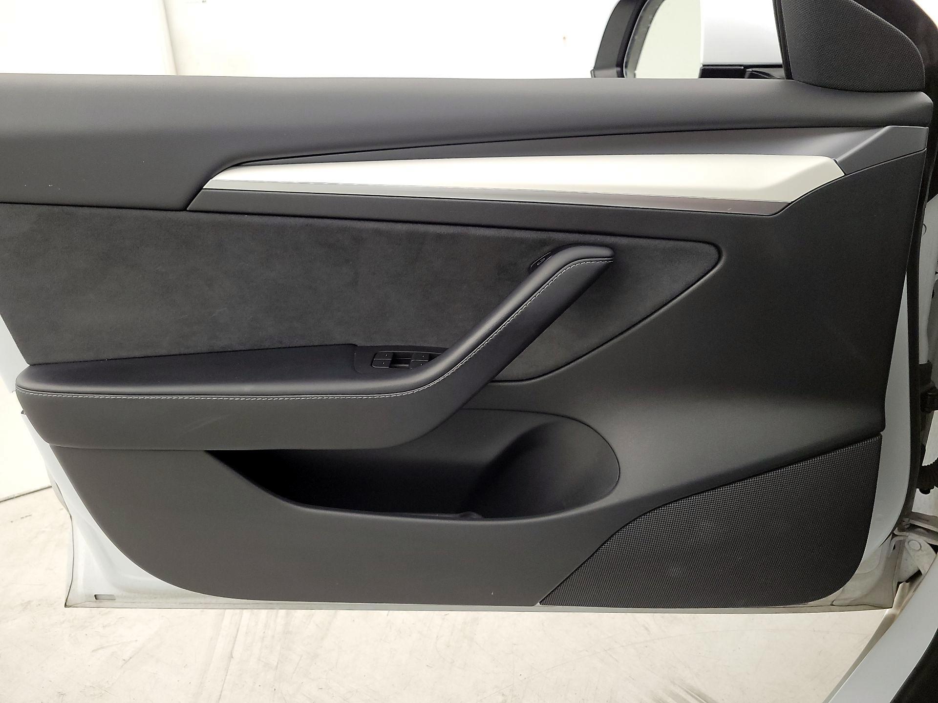 Thumbnail: 2022 Tesla Model 3 - 12