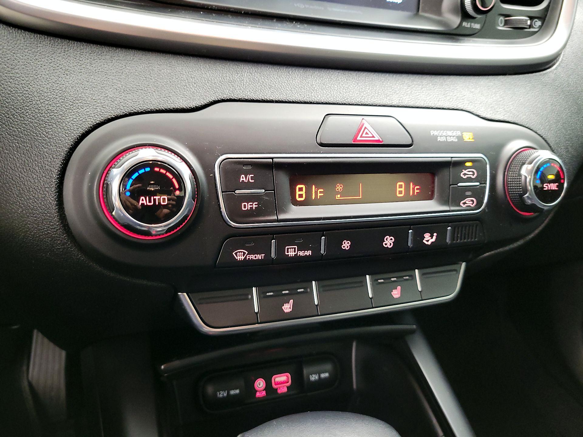 Thumbnail: 2019 Kia Sorento - 16
