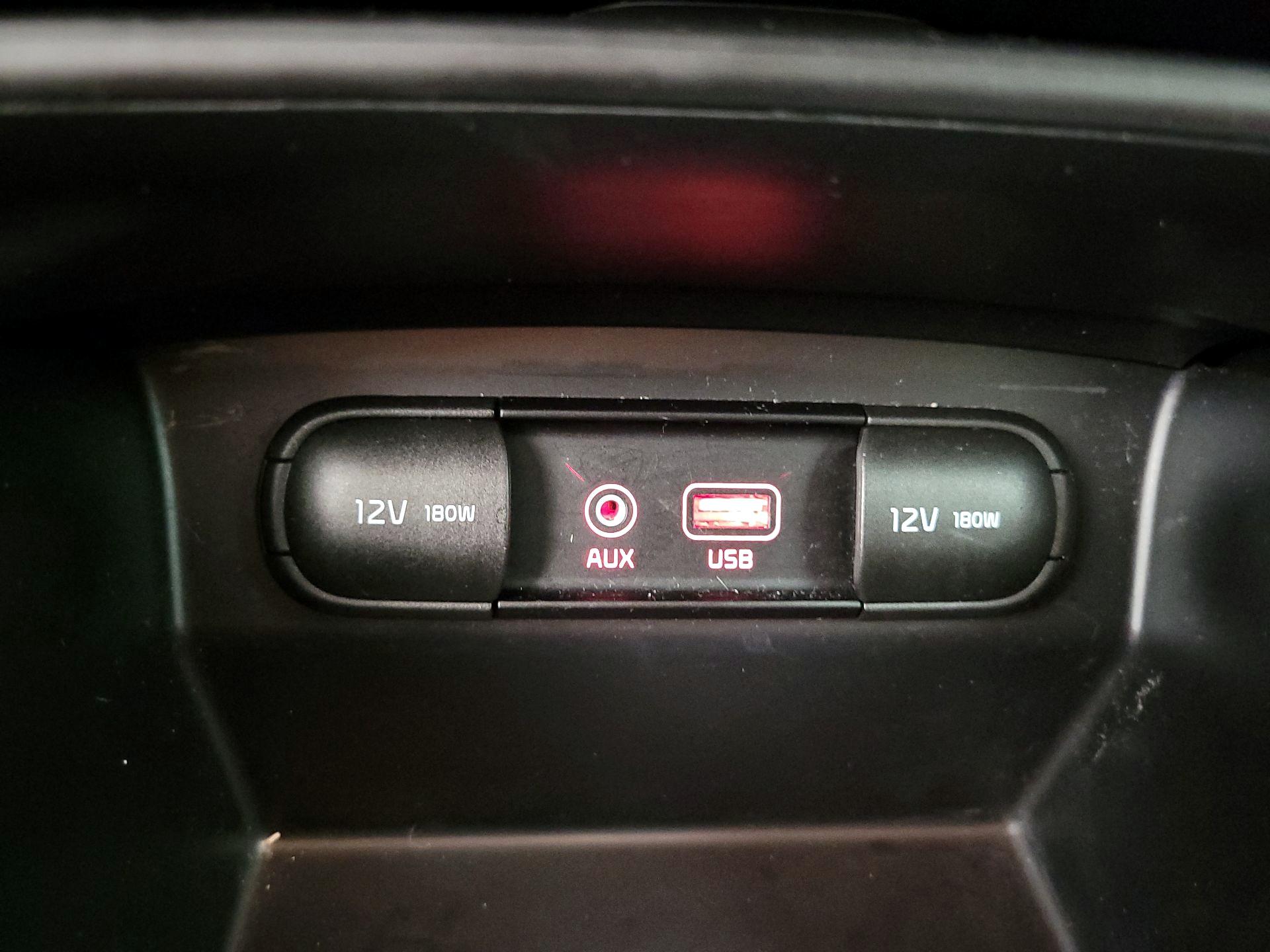 Thumbnail: 2019 Kia Sorento - 18