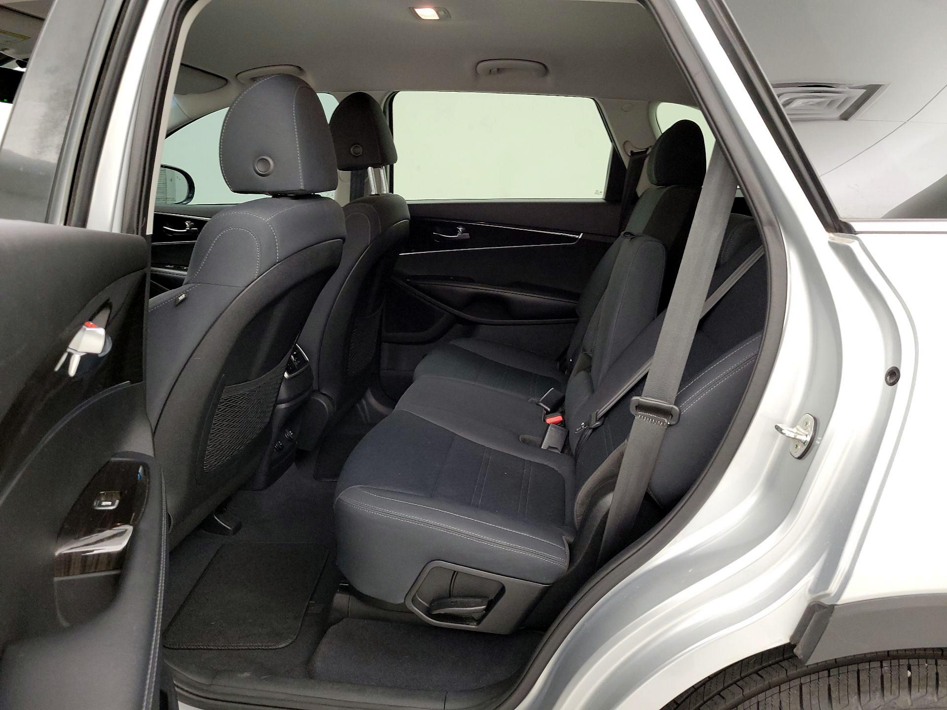 Thumbnail: 2019 Kia Sorento - 19