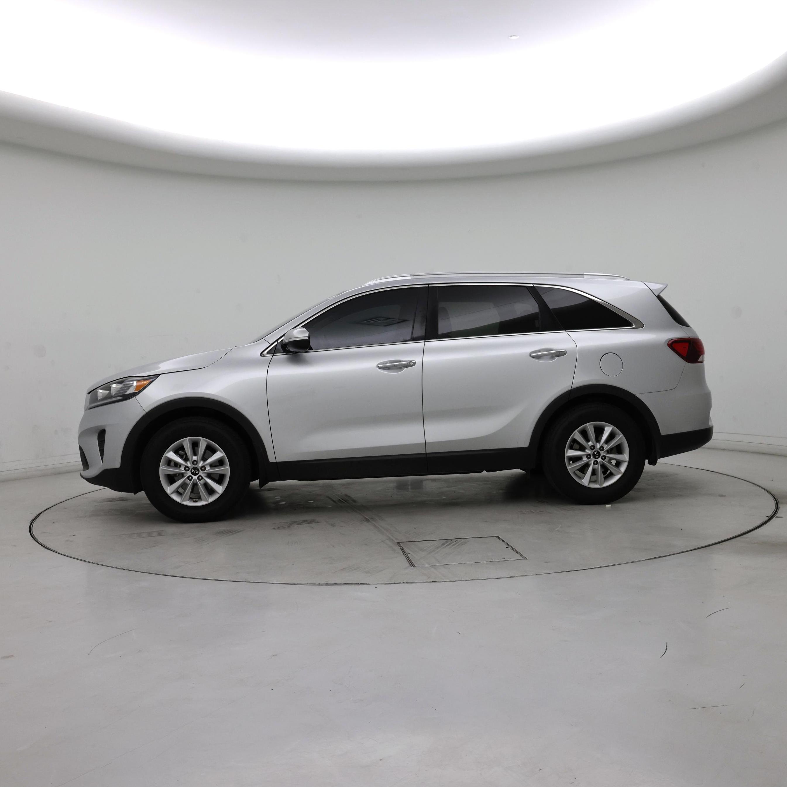 Thumbnail: 2019 Kia Sorento - 3