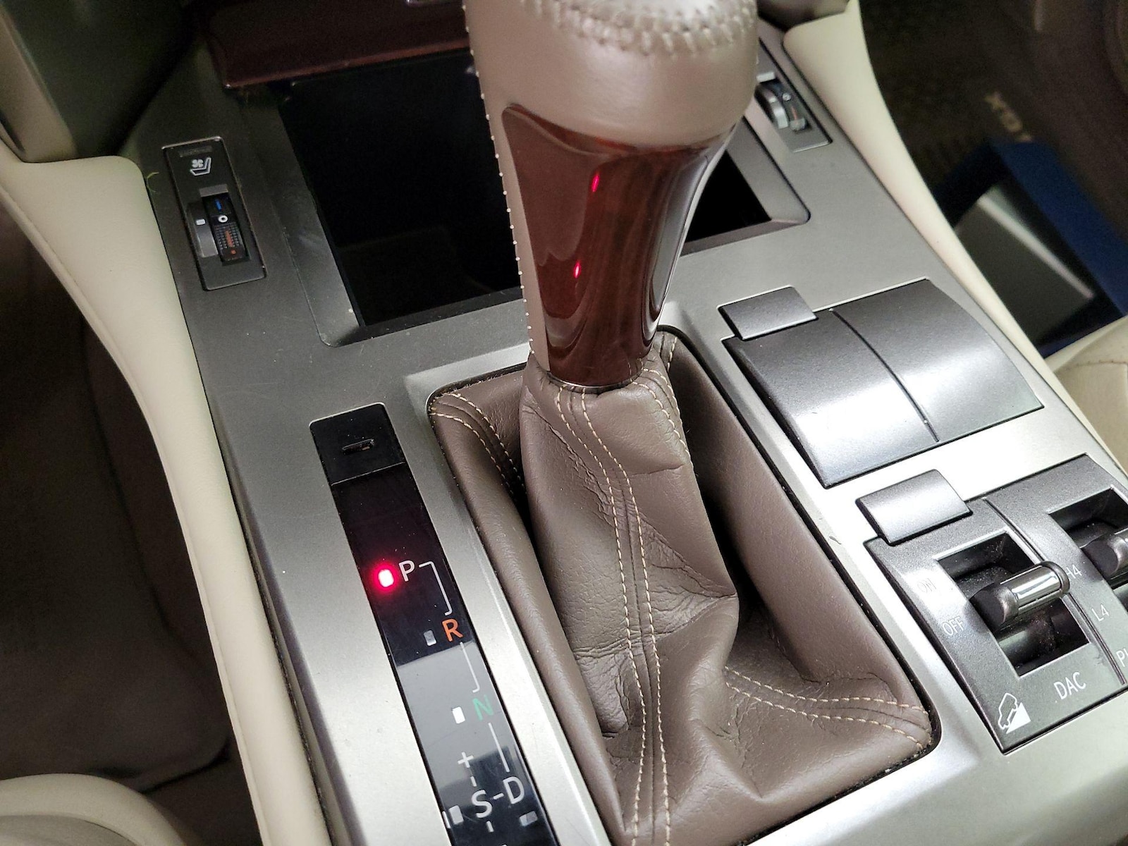 2017 Lexus GX Base - Photo 18