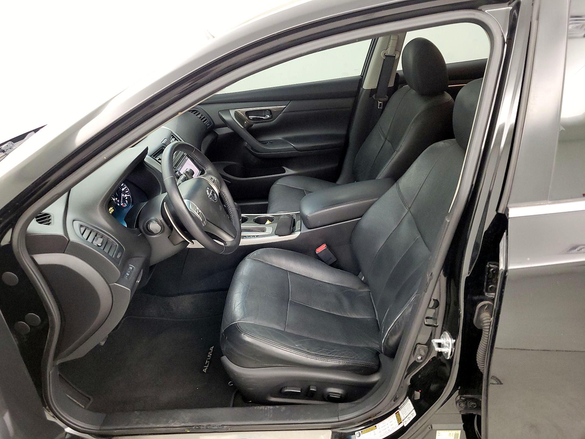 Thumbnail: 2015 Nissan Altima - 11