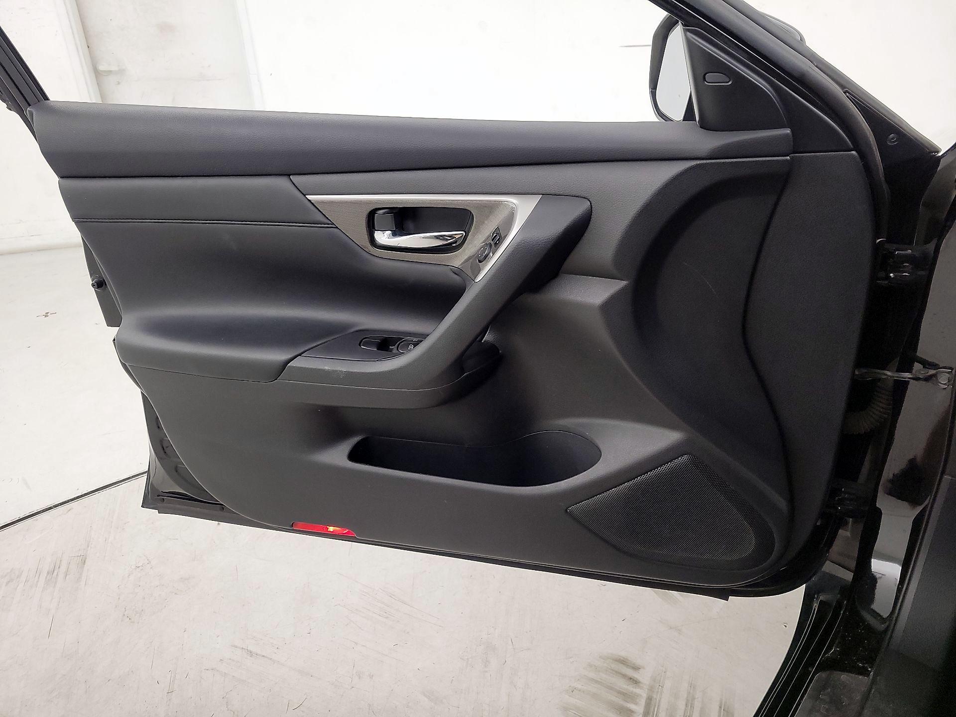 Thumbnail: 2015 Nissan Altima - 12