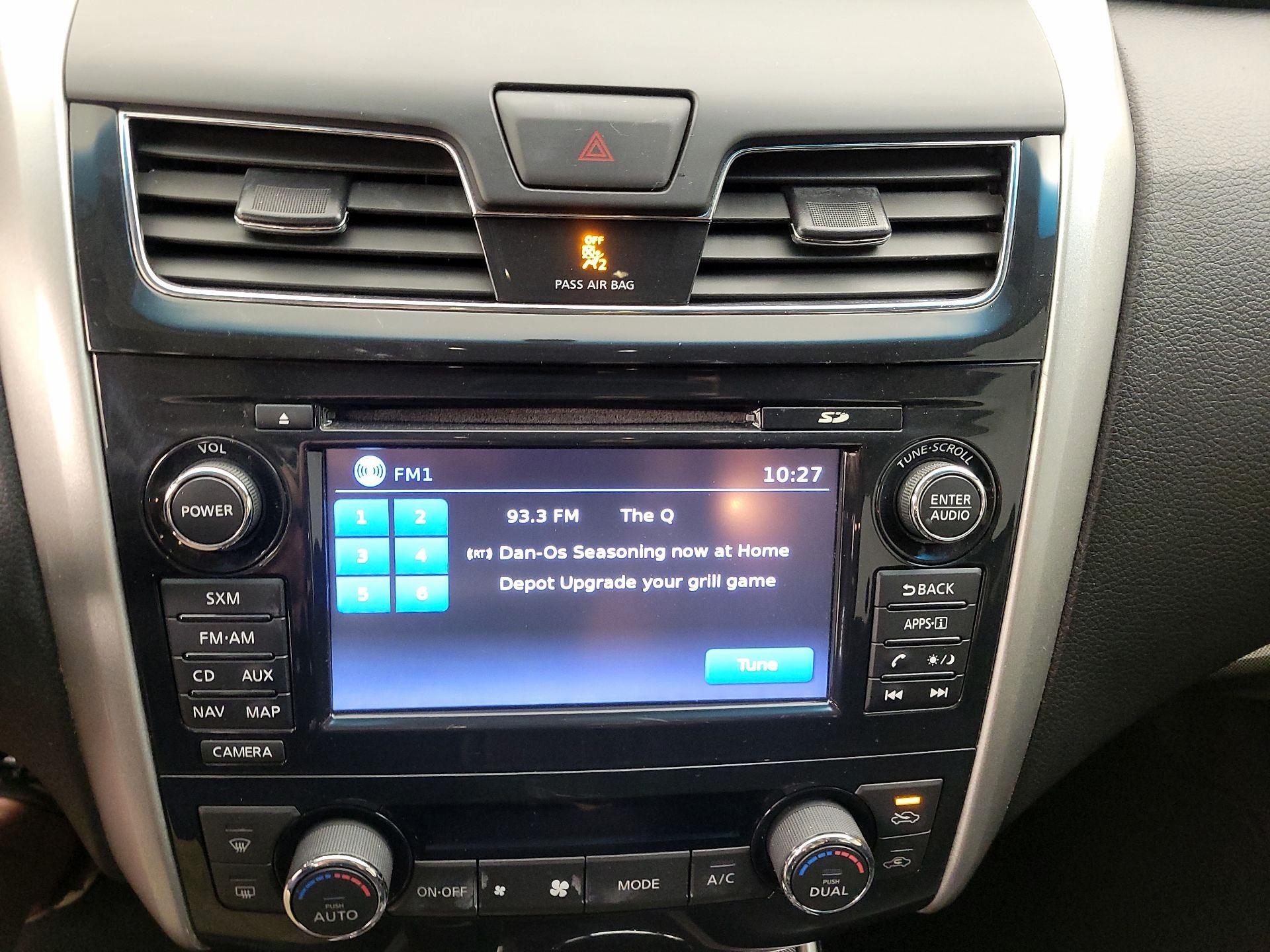 Thumbnail: 2015 Nissan Altima - 16