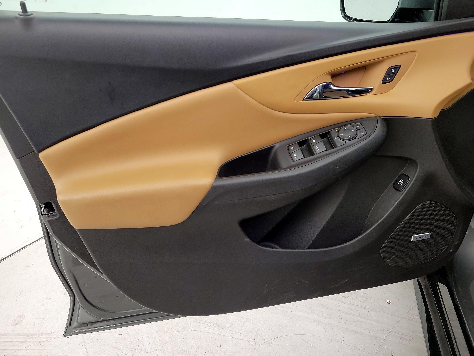 Thumbnail: 2017 Chevrolet Volt - 12