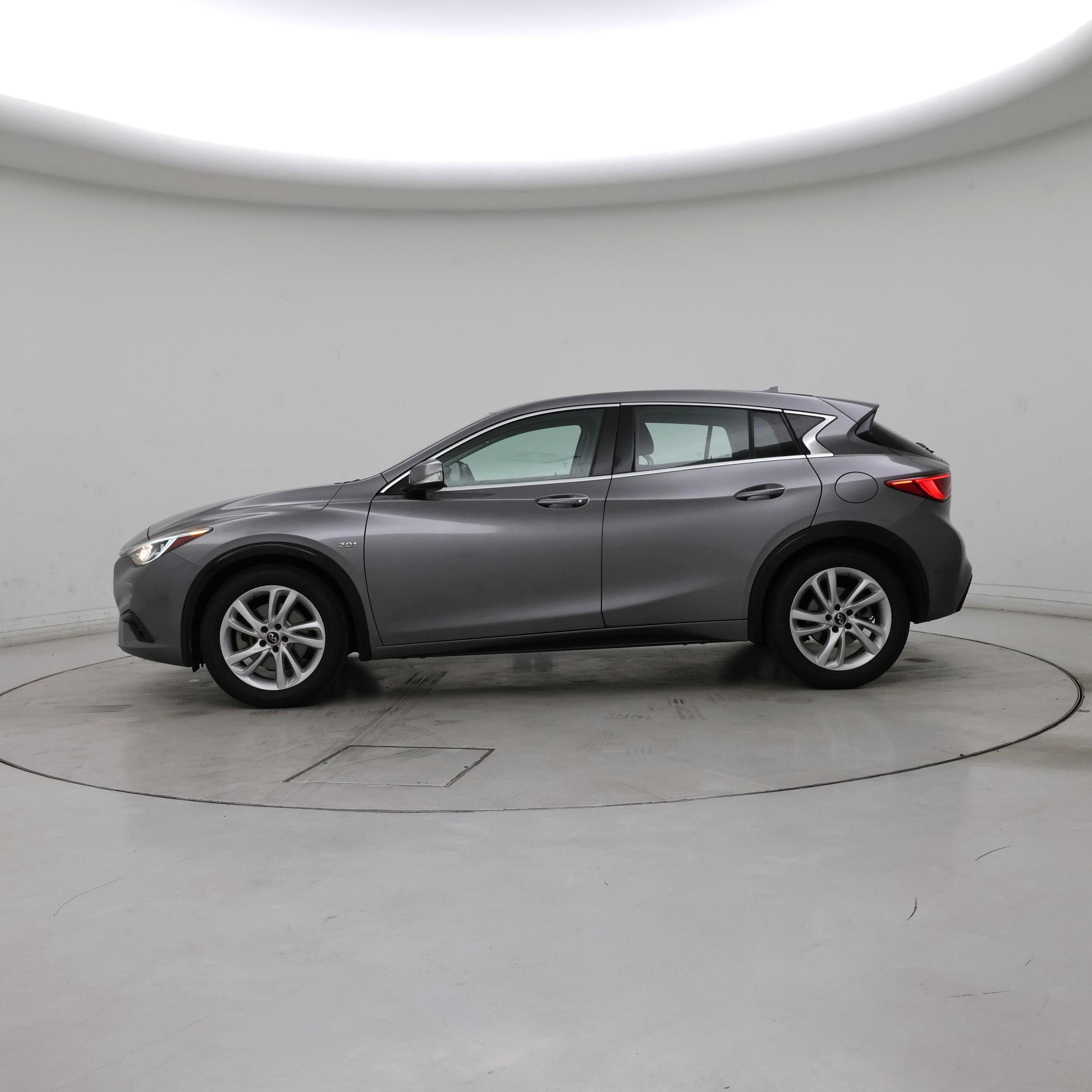 Thumbnail: 2018 INFINITI QX30 - 3