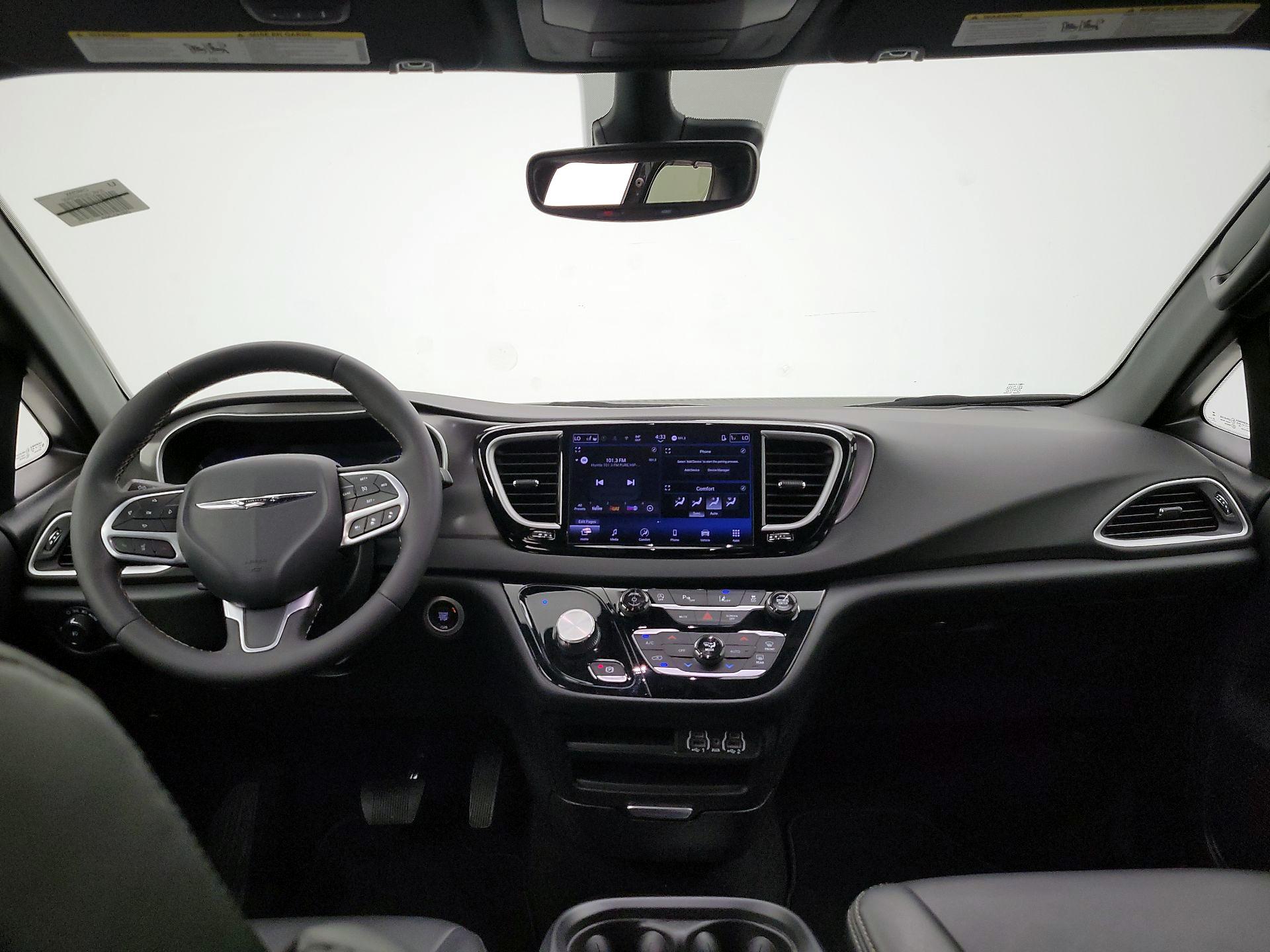 Thumbnail: 2025 Chrysler Pacifica - 9