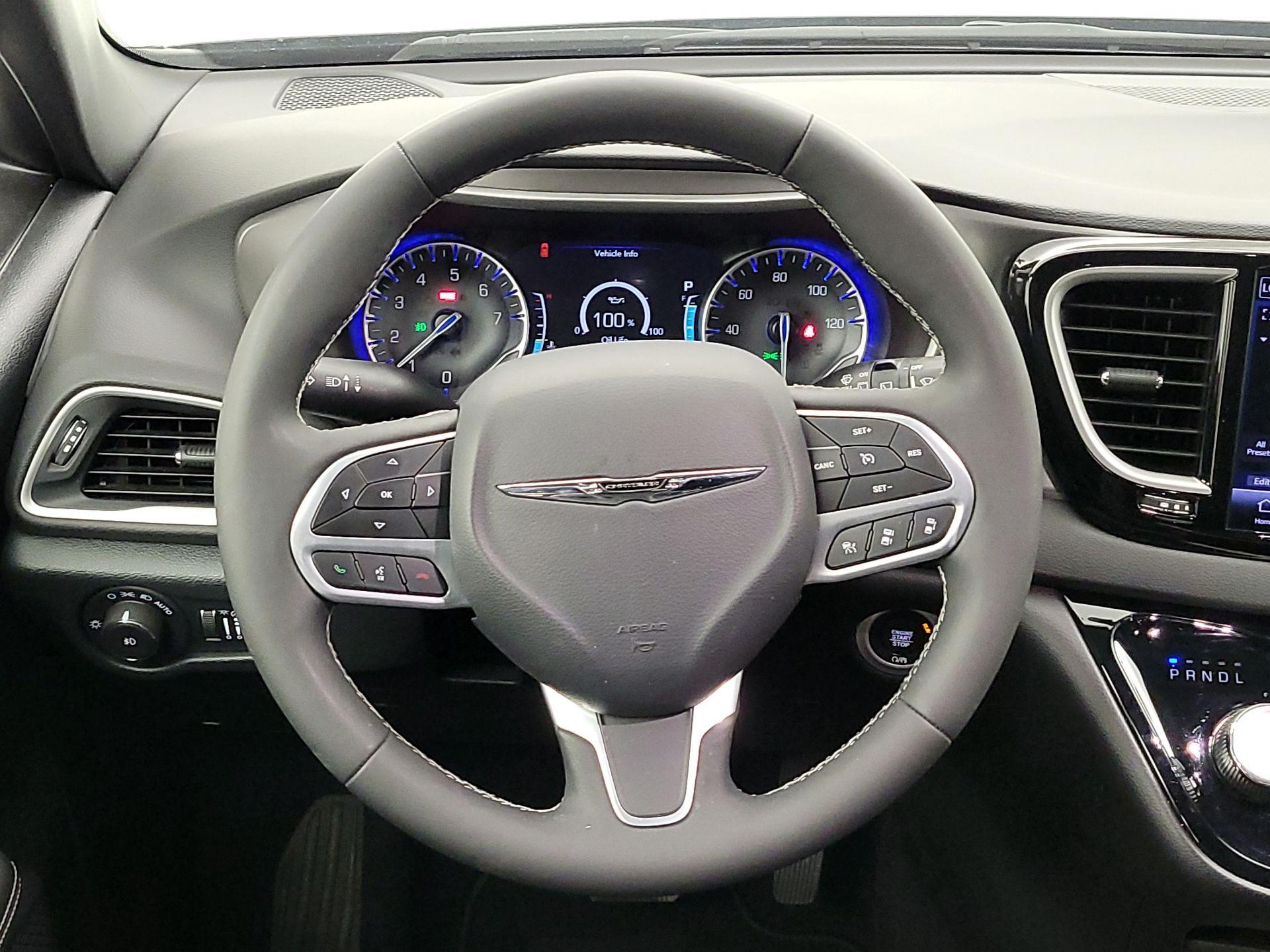 Thumbnail: 2025 Chrysler Pacifica - 10