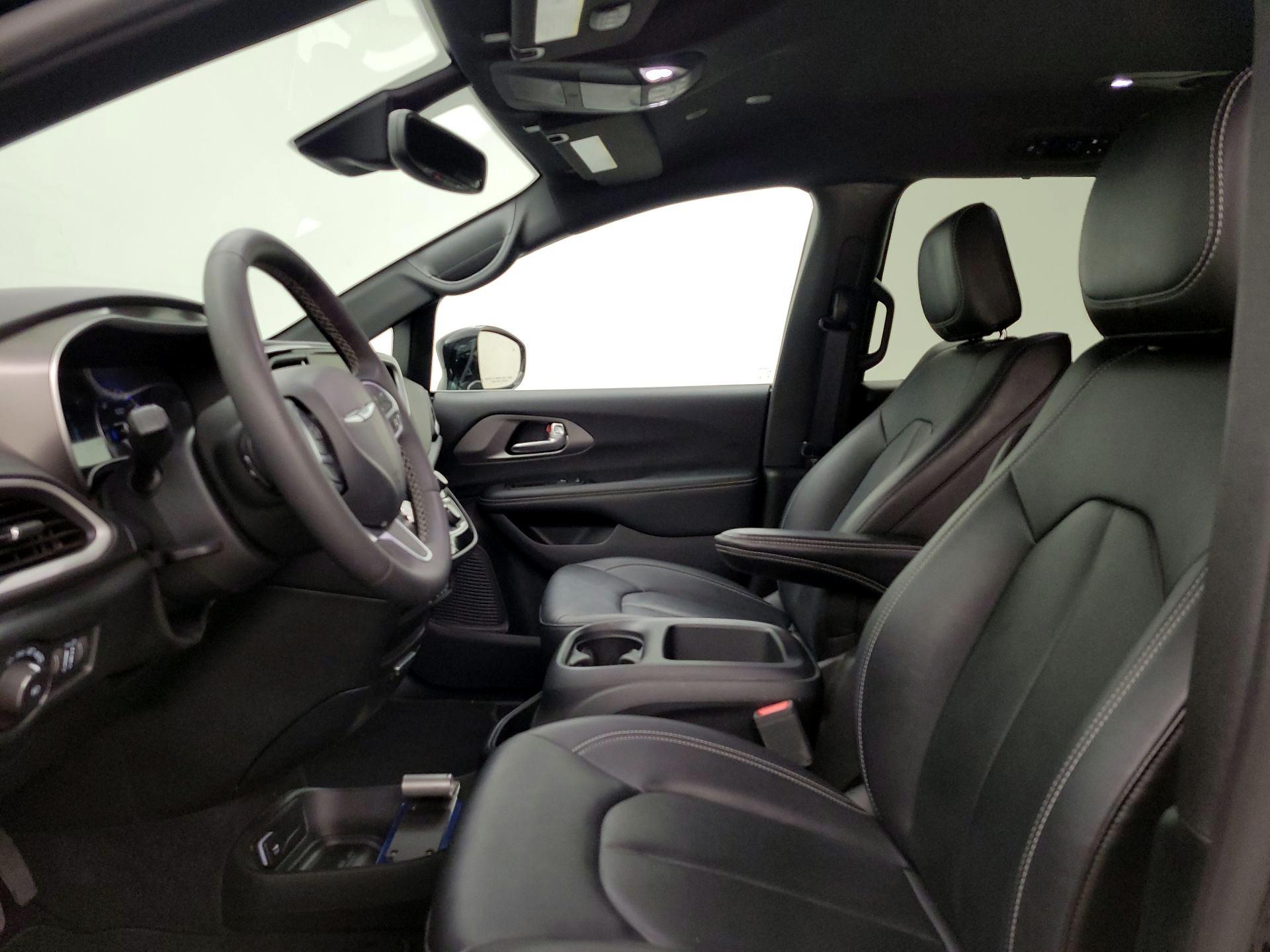 Thumbnail: 2025 Chrysler Pacifica - 11