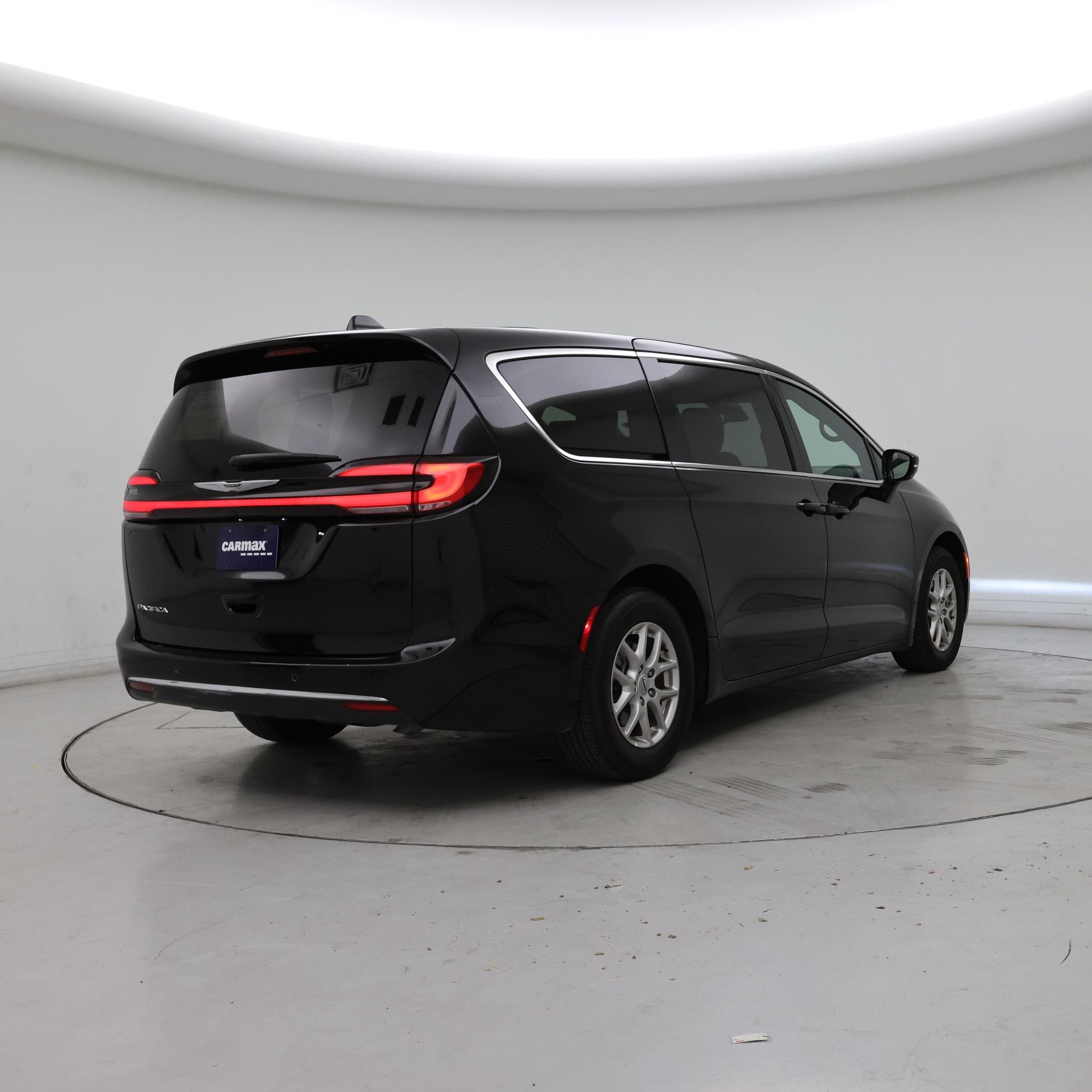 Thumbnail: 2025 Chrysler Pacifica - 8