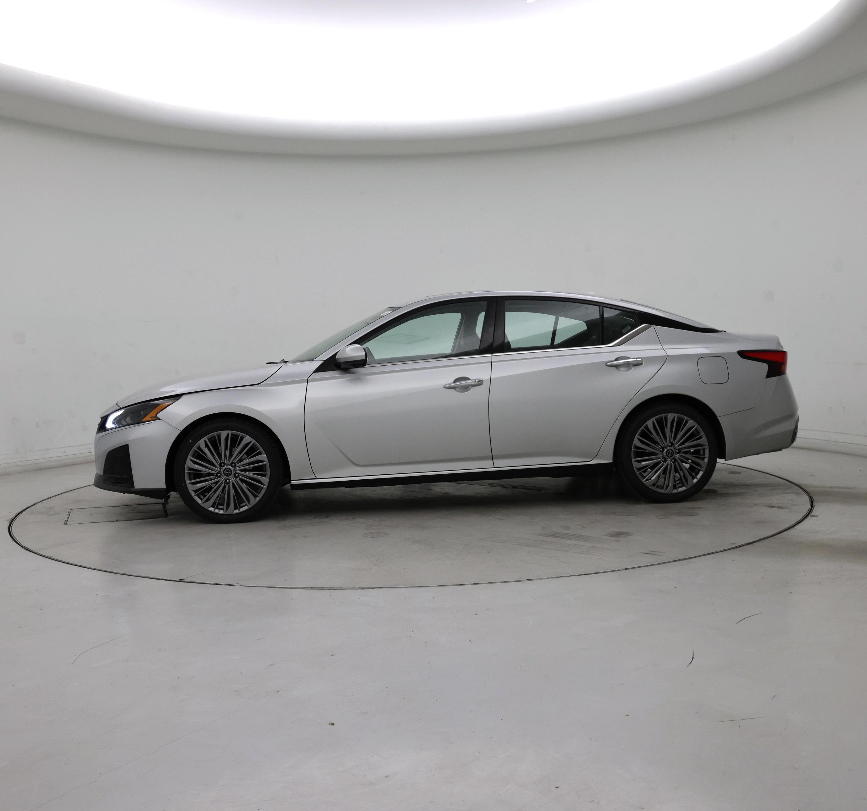 Thumbnail: 2023 Nissan Altima - 3