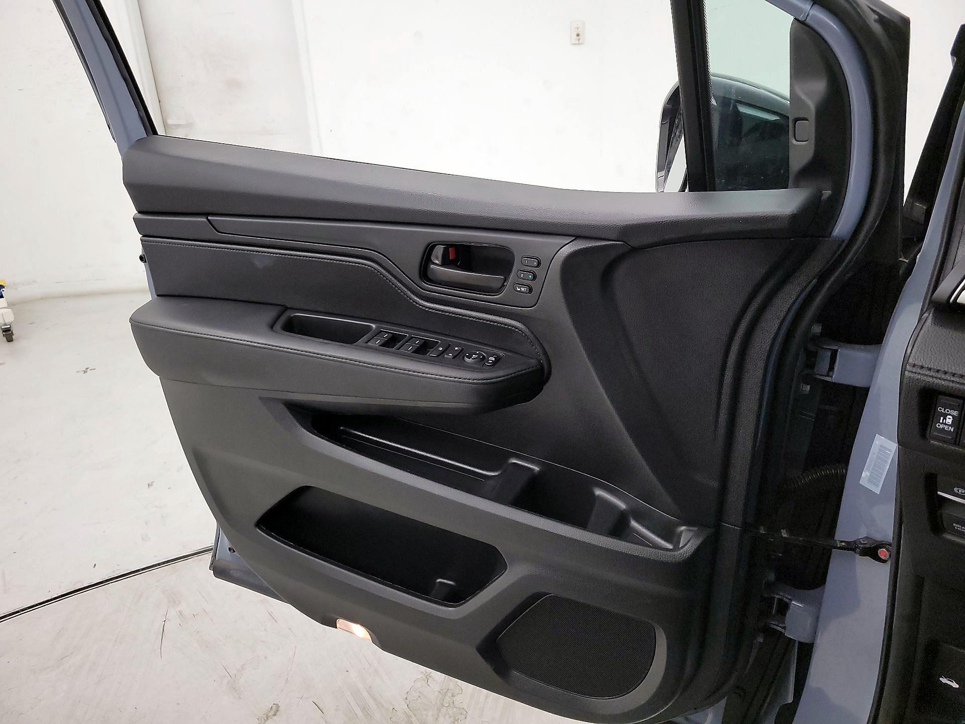 Thumbnail: 2025 Honda Odyssey - 12