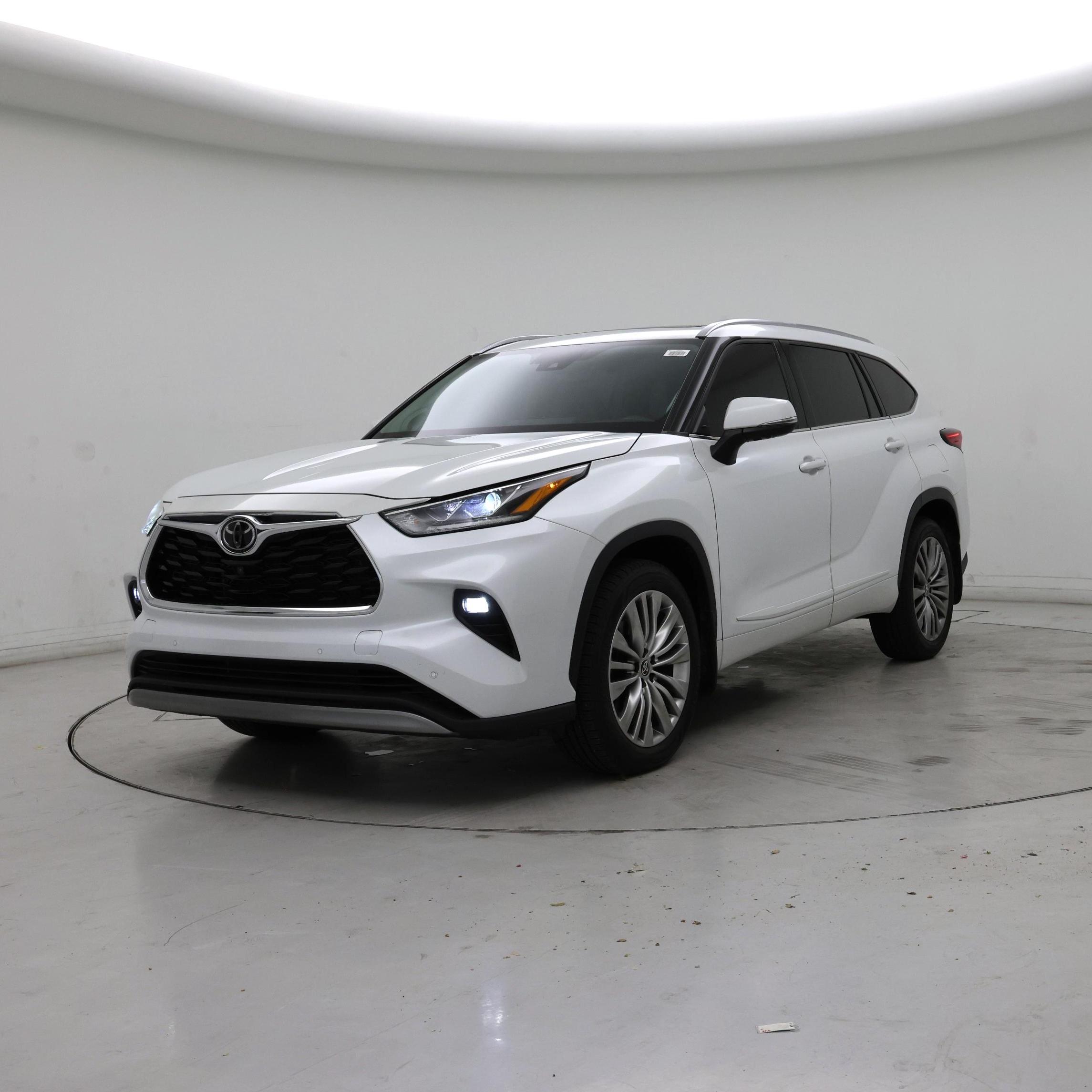 Thumbnail: 2022 Toyota Highlander - 4