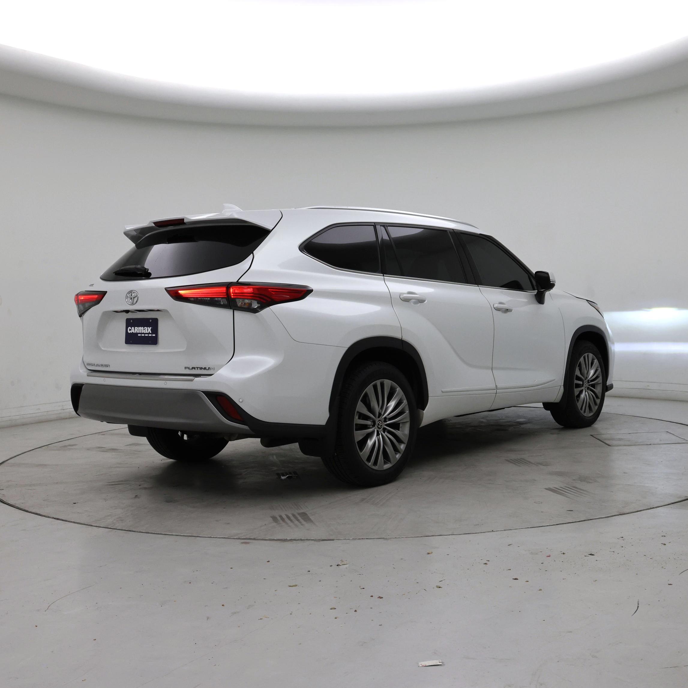 Thumbnail: 2022 Toyota Highlander - 8