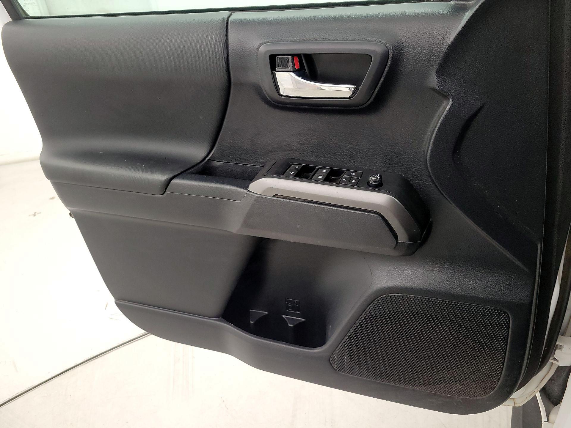 Thumbnail: 2019 Toyota Tacoma - 12
