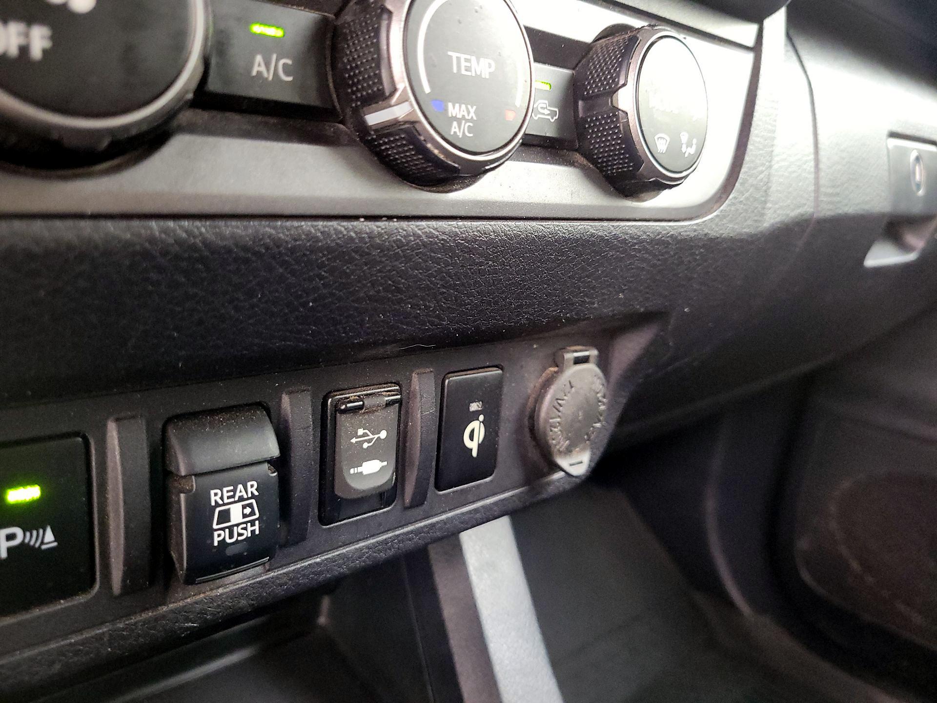 Thumbnail: 2019 Toyota Tacoma - 18