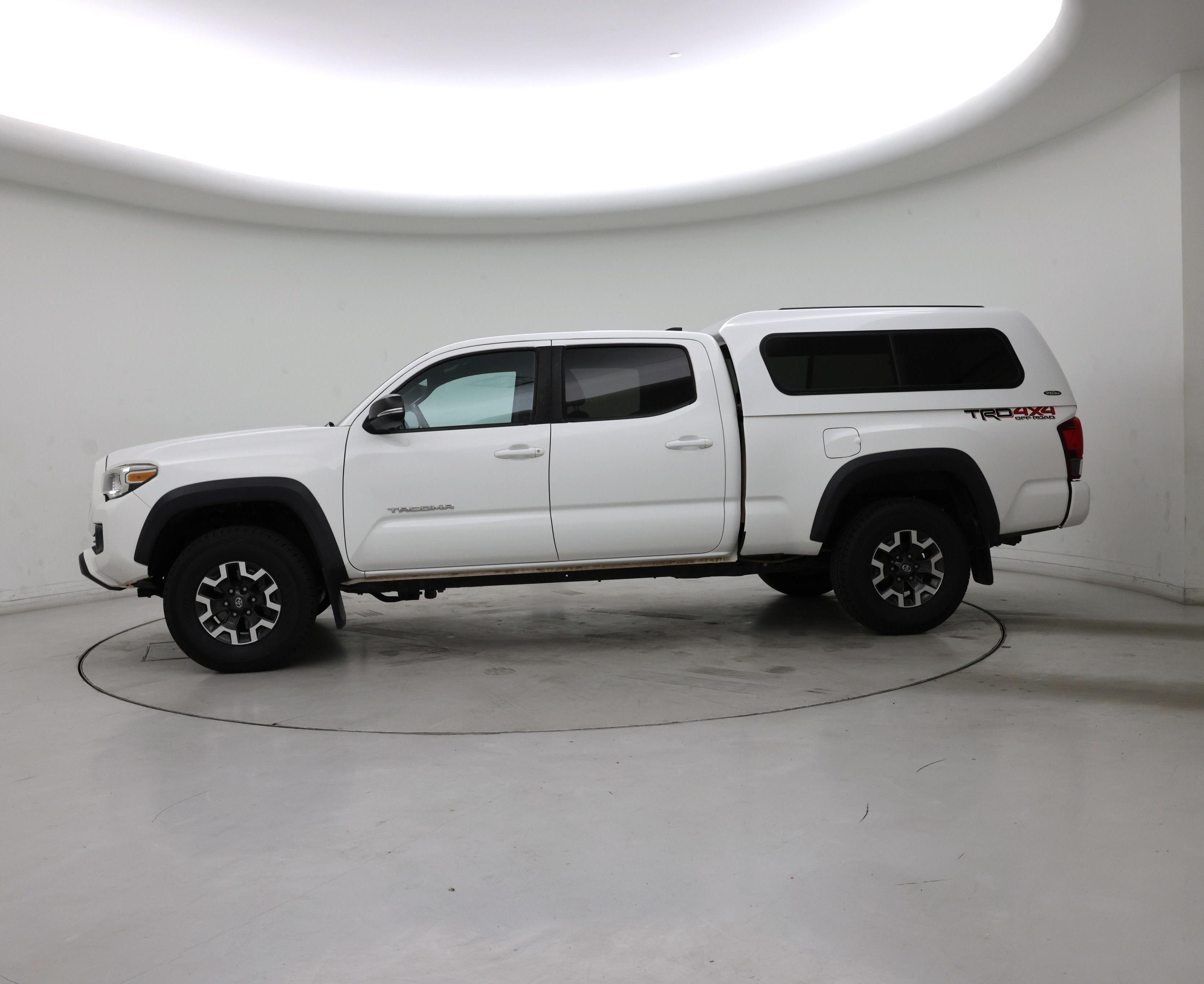 Thumbnail: 2019 Toyota Tacoma - 3