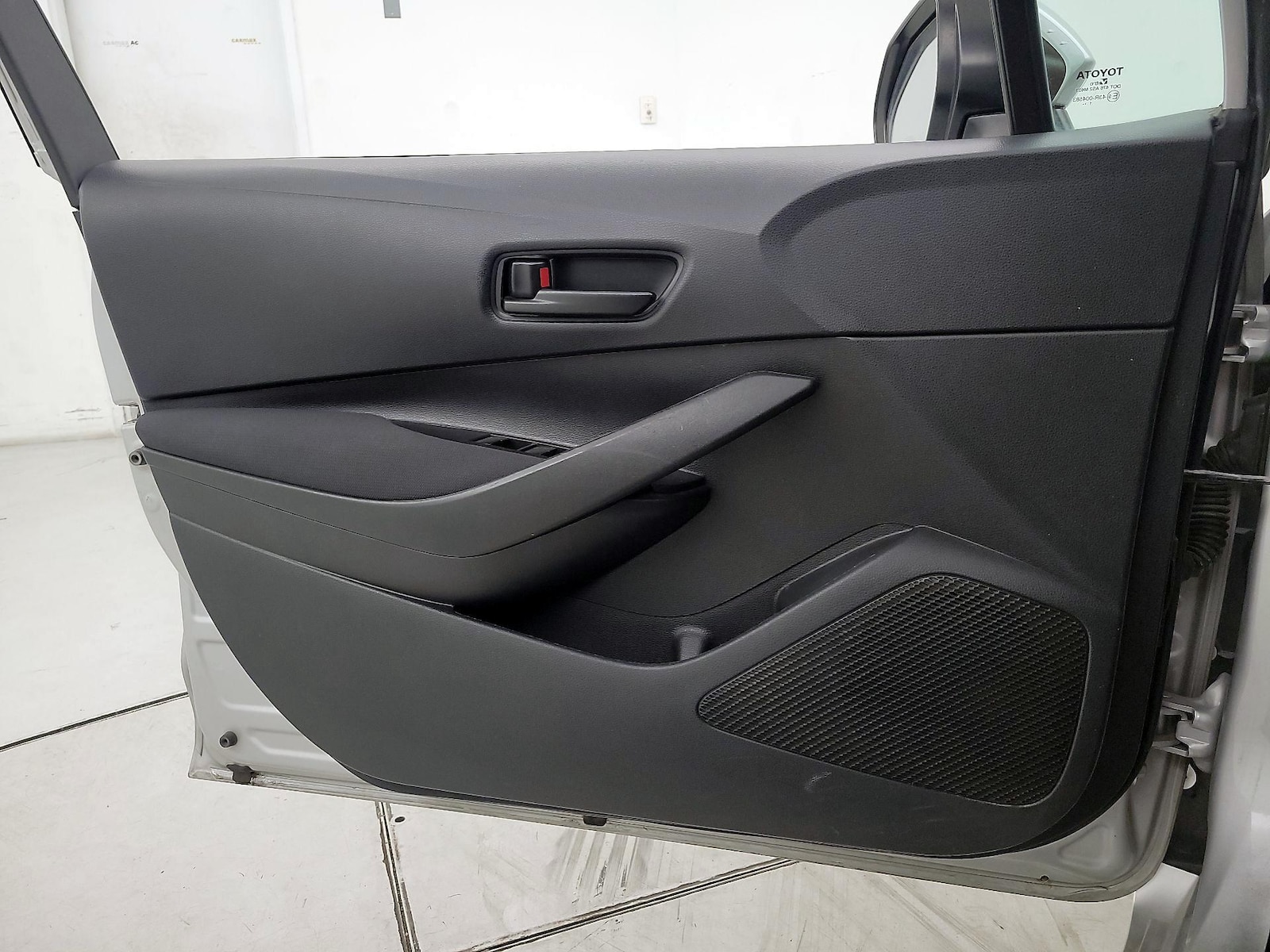 2022 Toyota Corolla LE - Photo 13