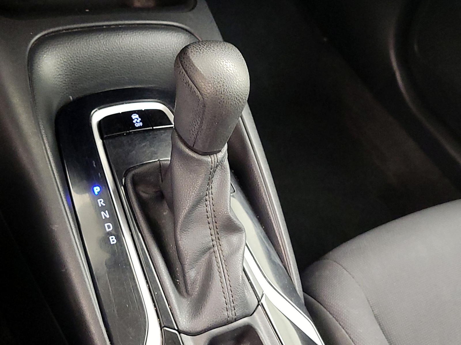 2022 Toyota Corolla LE - Photo 18