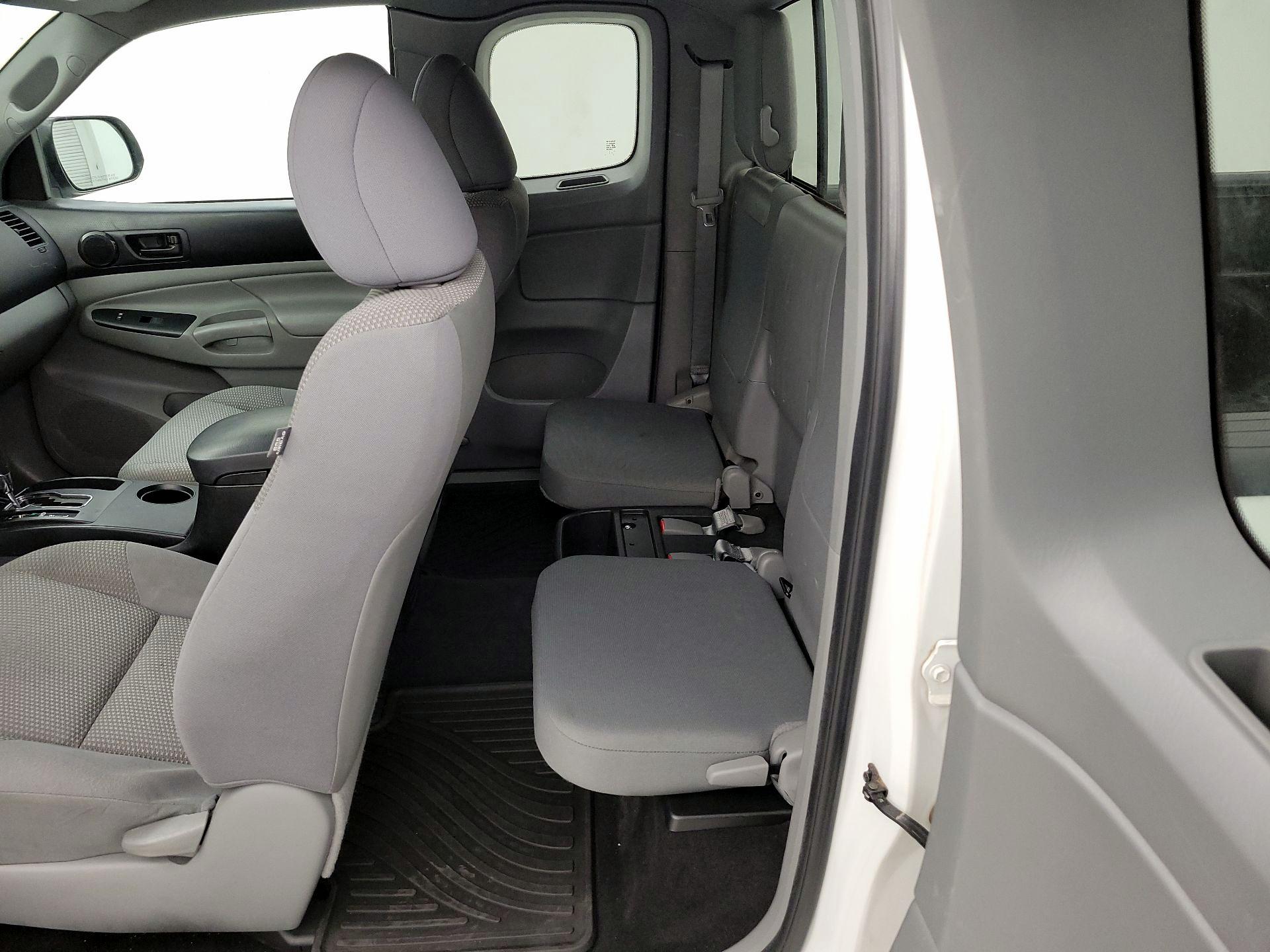 Thumbnail: 2015 Toyota Tacoma - 18