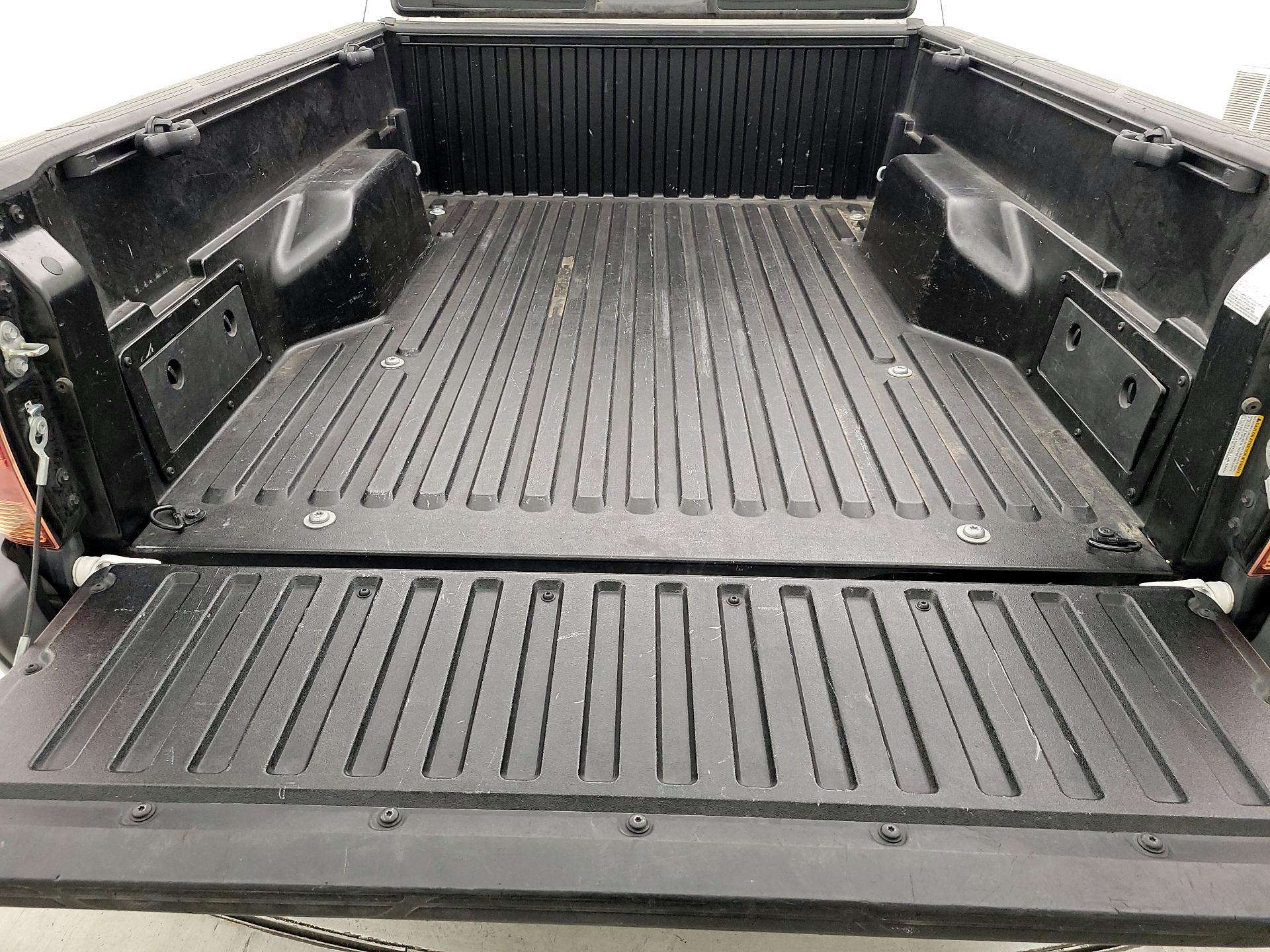 Thumbnail: 2015 Toyota Tacoma - 19