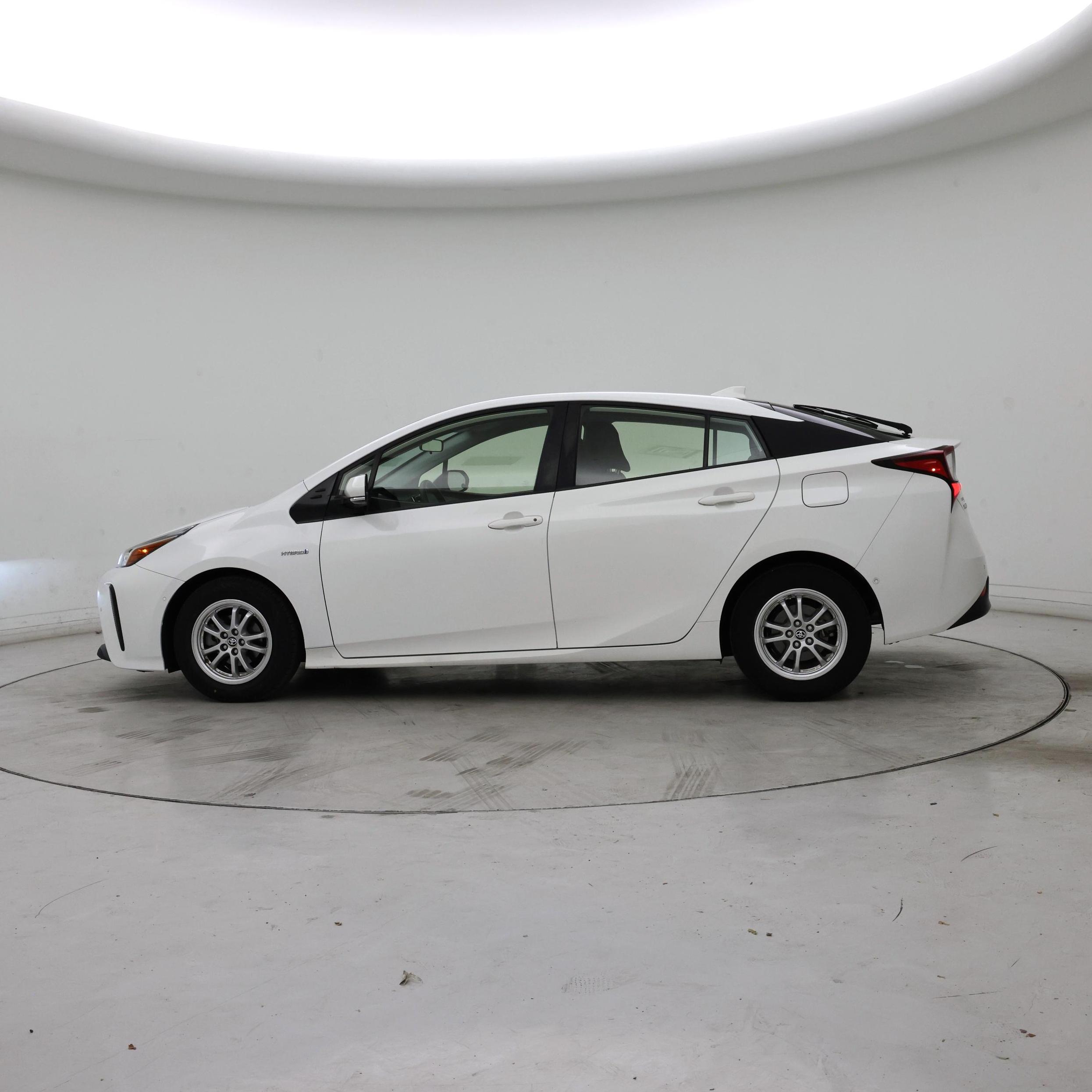 Thumbnail: 2019 Toyota Prius - 3