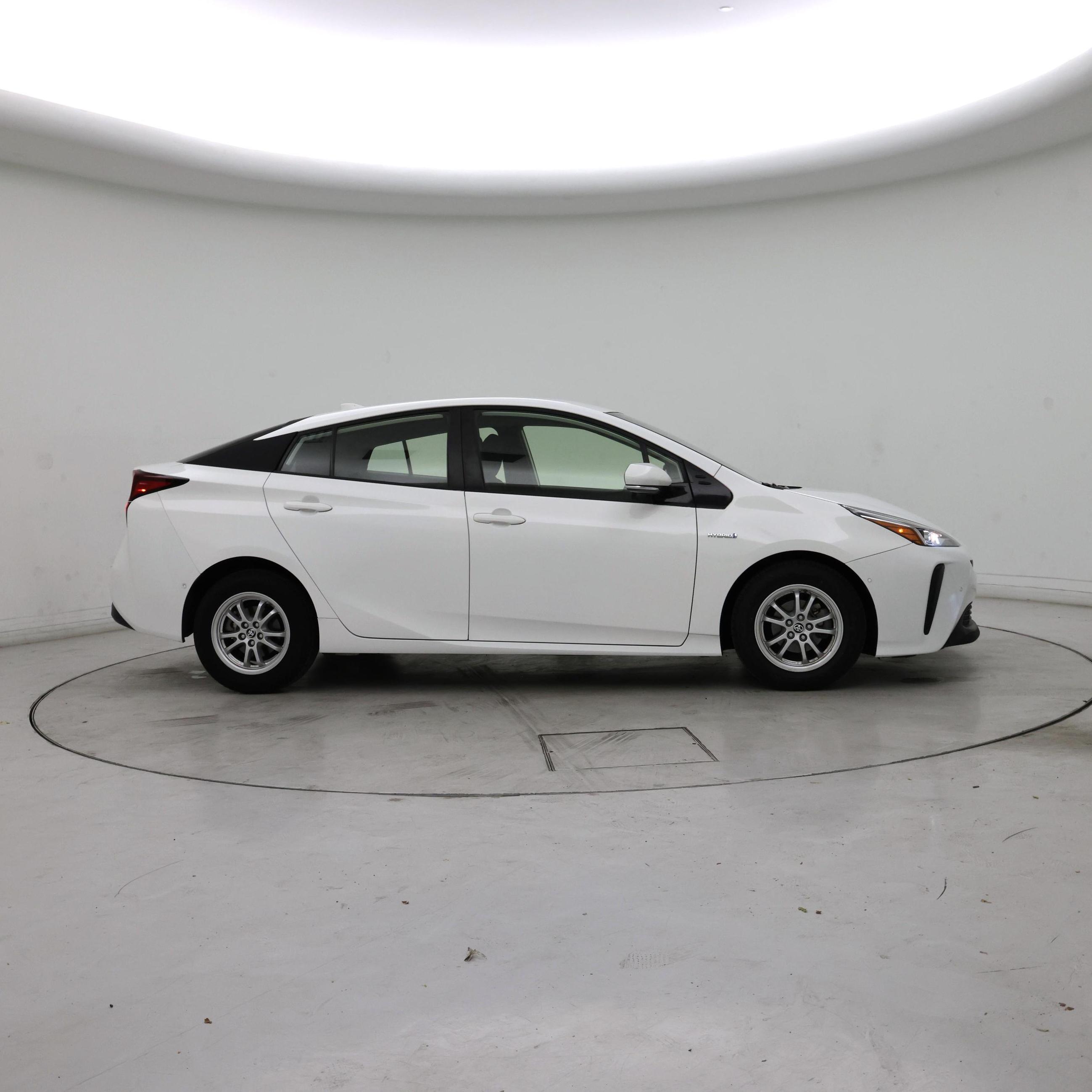 Thumbnail: 2019 Toyota Prius - 7