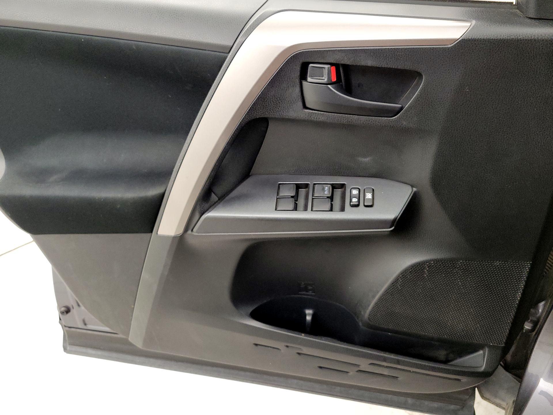 Thumbnail: 2018 Toyota RAV4 - 12