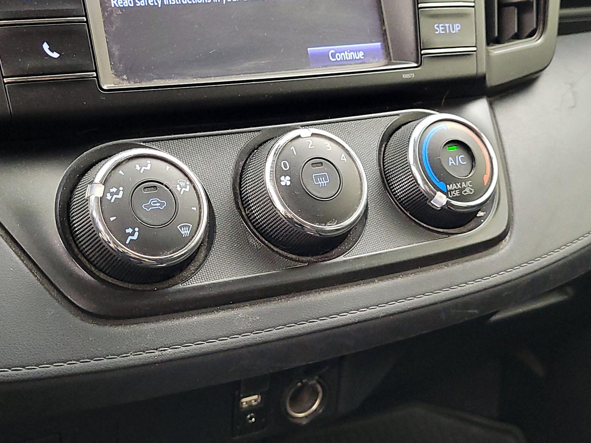 Thumbnail: 2018 Toyota RAV4 - 14