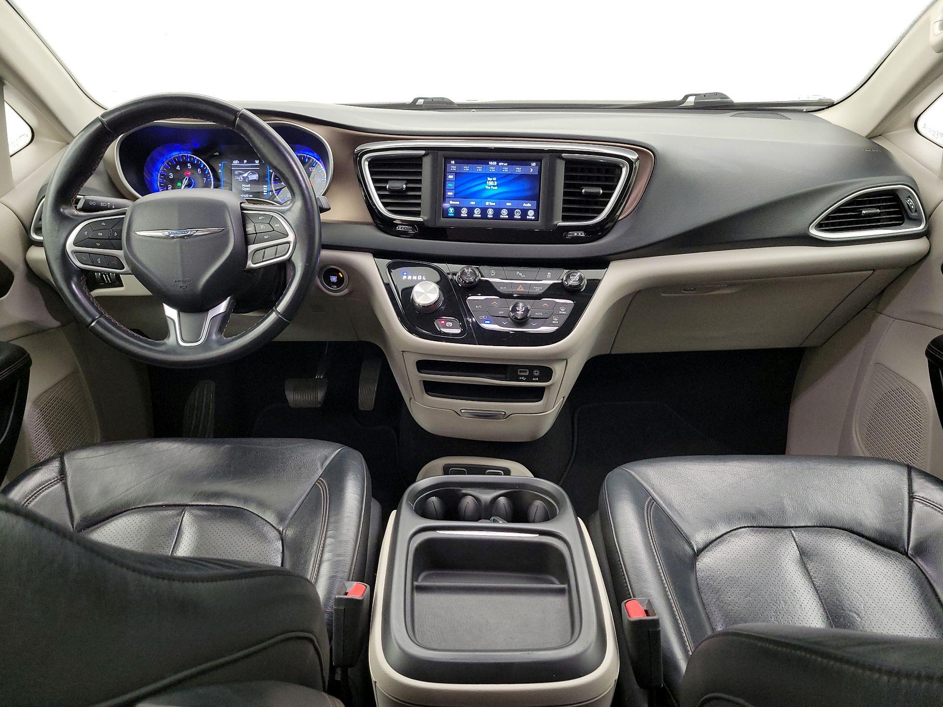 Thumbnail: 2018 Chrysler Pacifica - 9