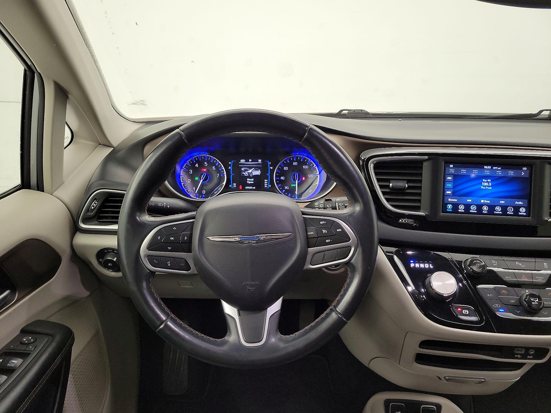 Thumbnail: 2018 Chrysler Pacifica - 10
