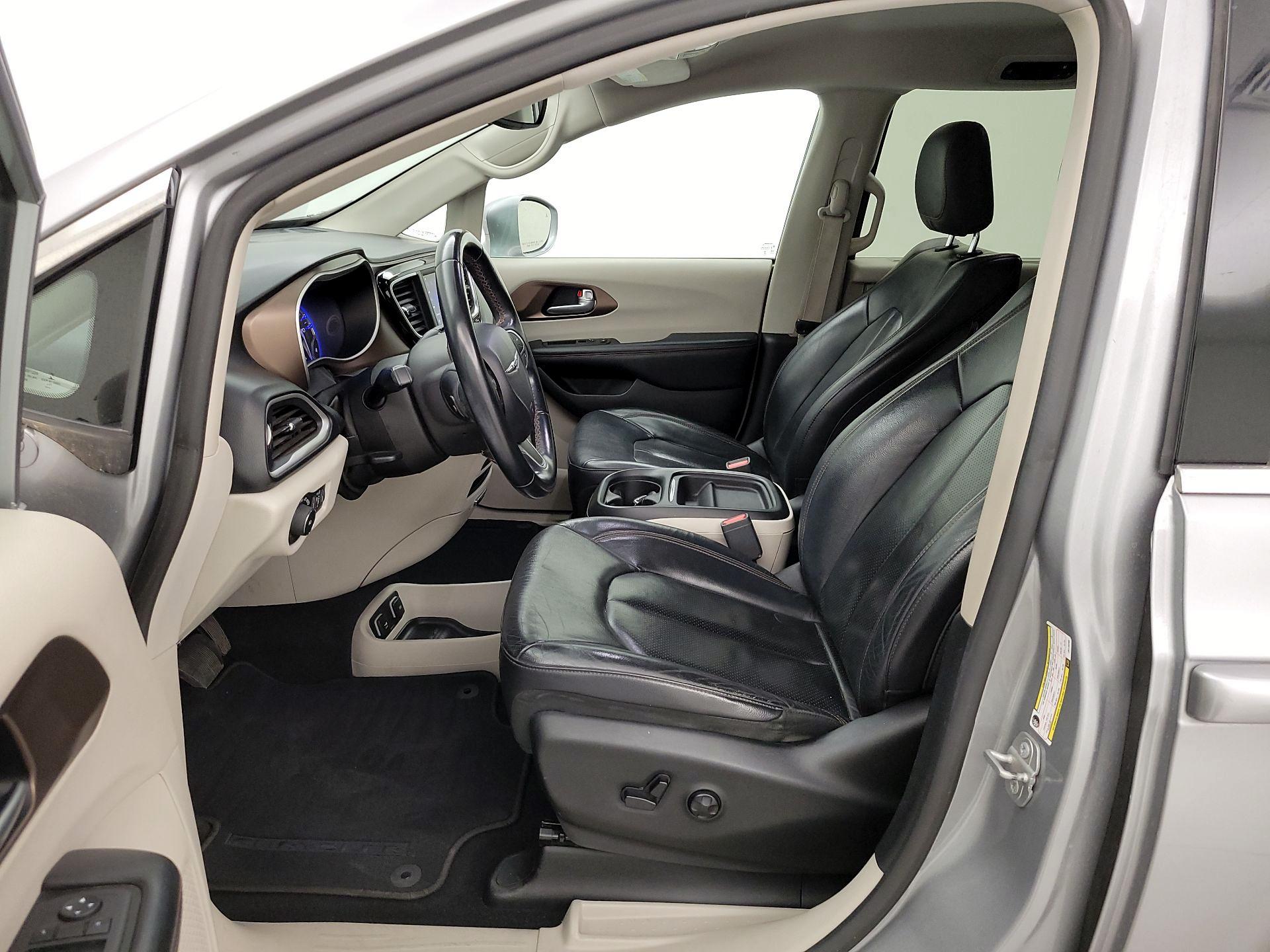 Thumbnail: 2018 Chrysler Pacifica - 11
