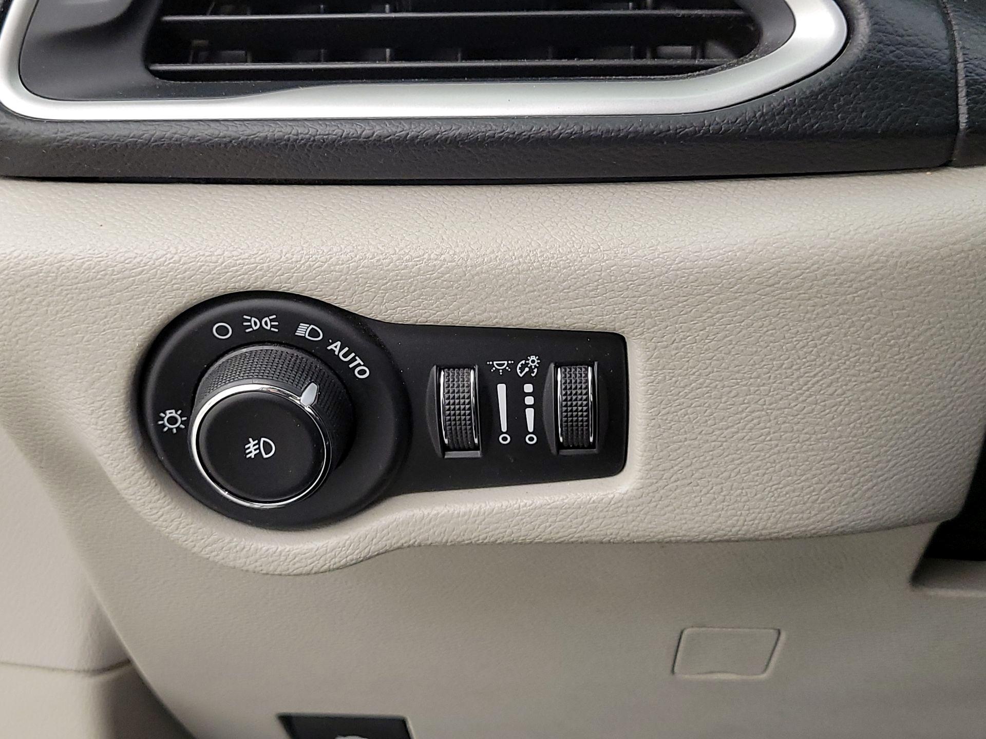 Thumbnail: 2018 Chrysler Pacifica - 13