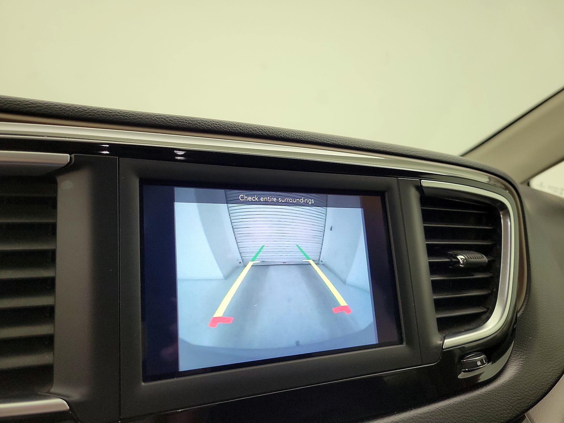 Thumbnail: 2018 Chrysler Pacifica - 14