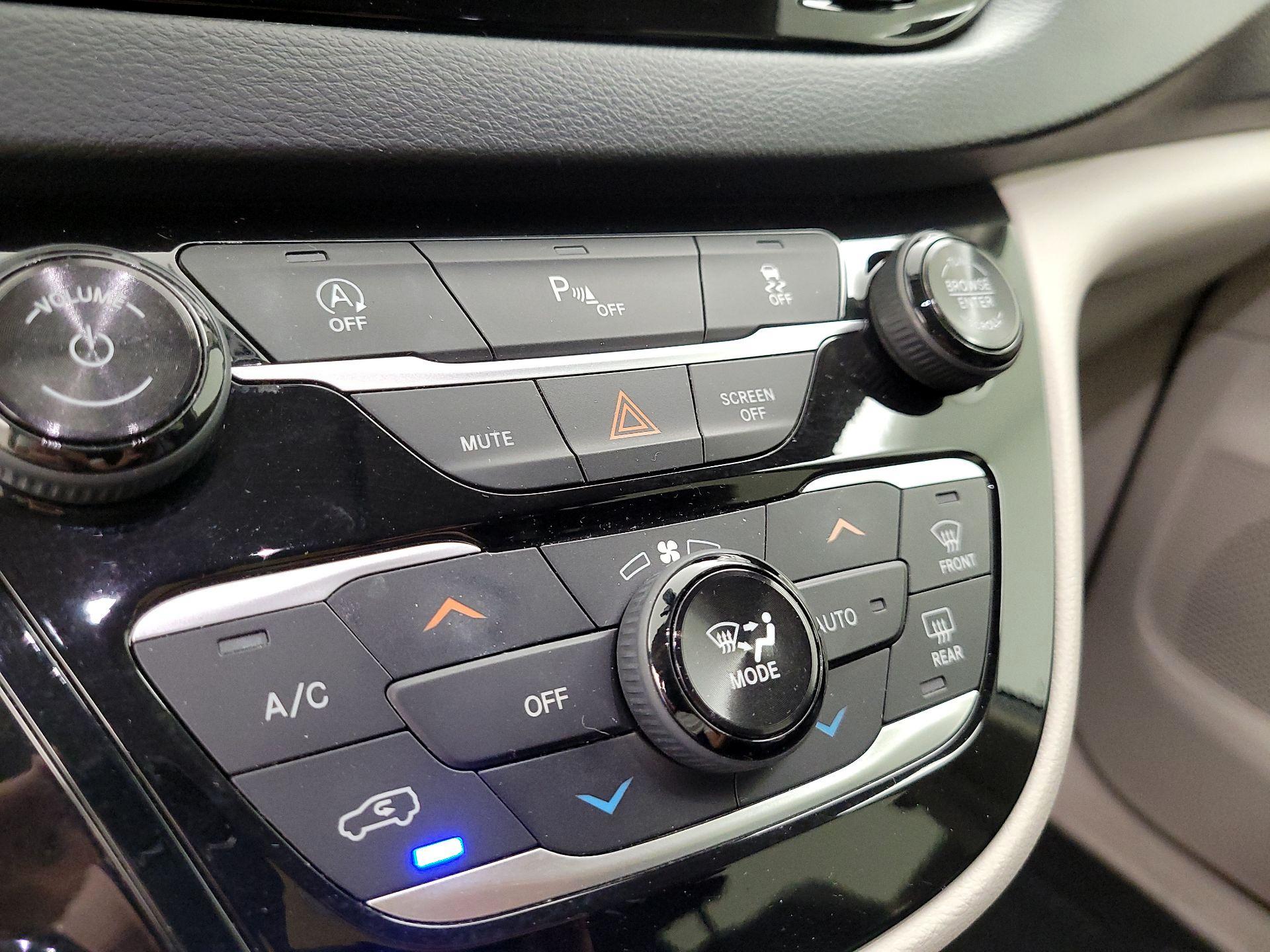 Thumbnail: 2018 Chrysler Pacifica - 16