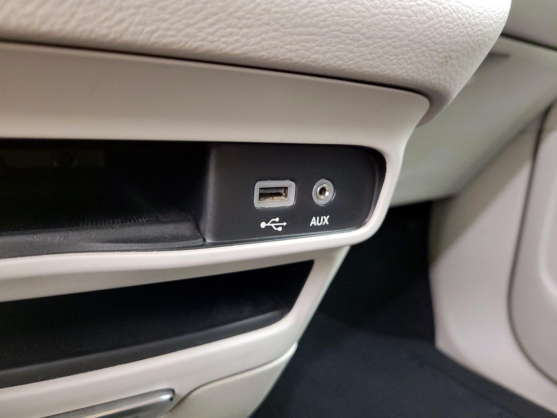 Thumbnail: 2018 Chrysler Pacifica - 18