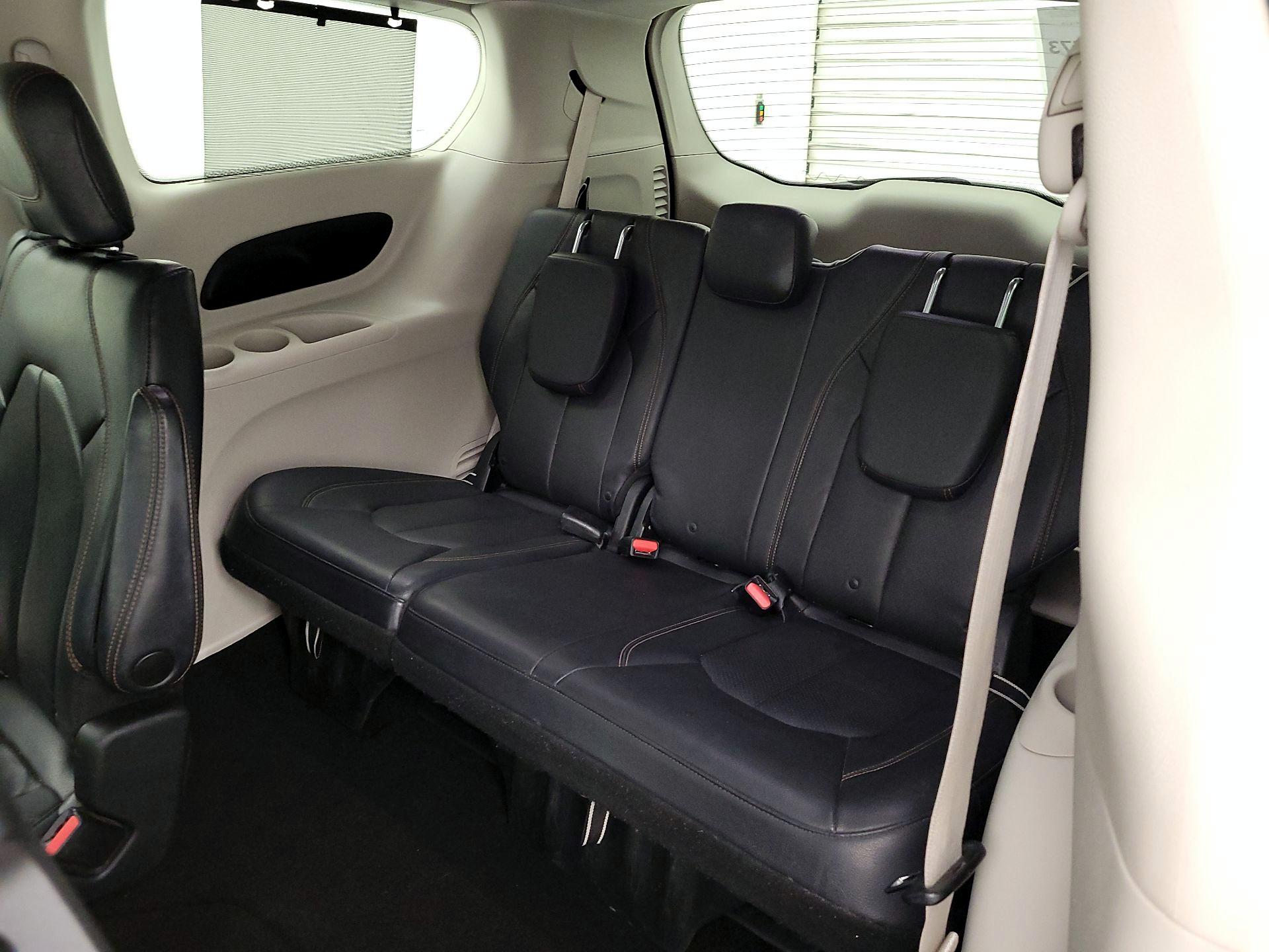 Thumbnail: 2018 Chrysler Pacifica - 20