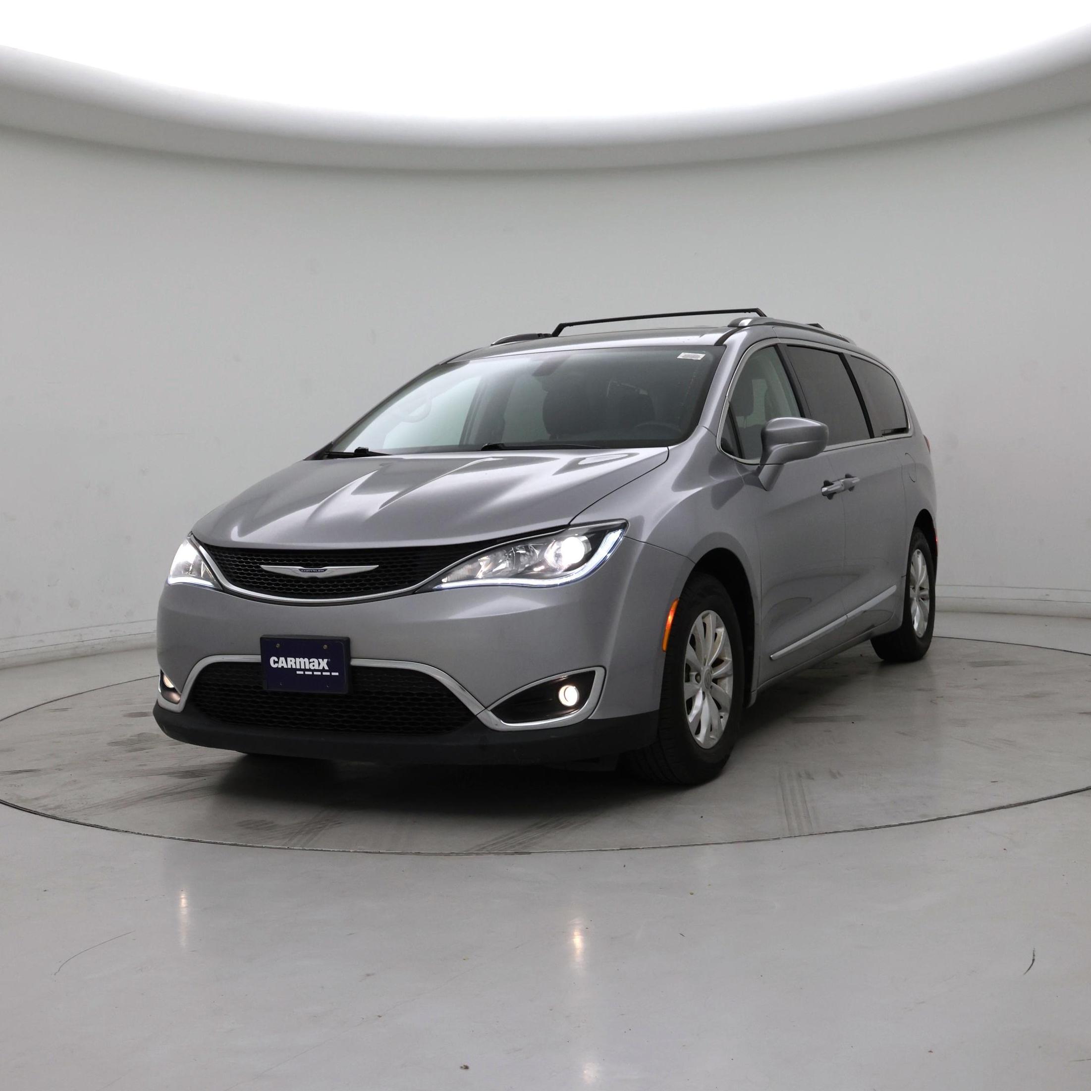 Thumbnail: 2018 Chrysler Pacifica - 4