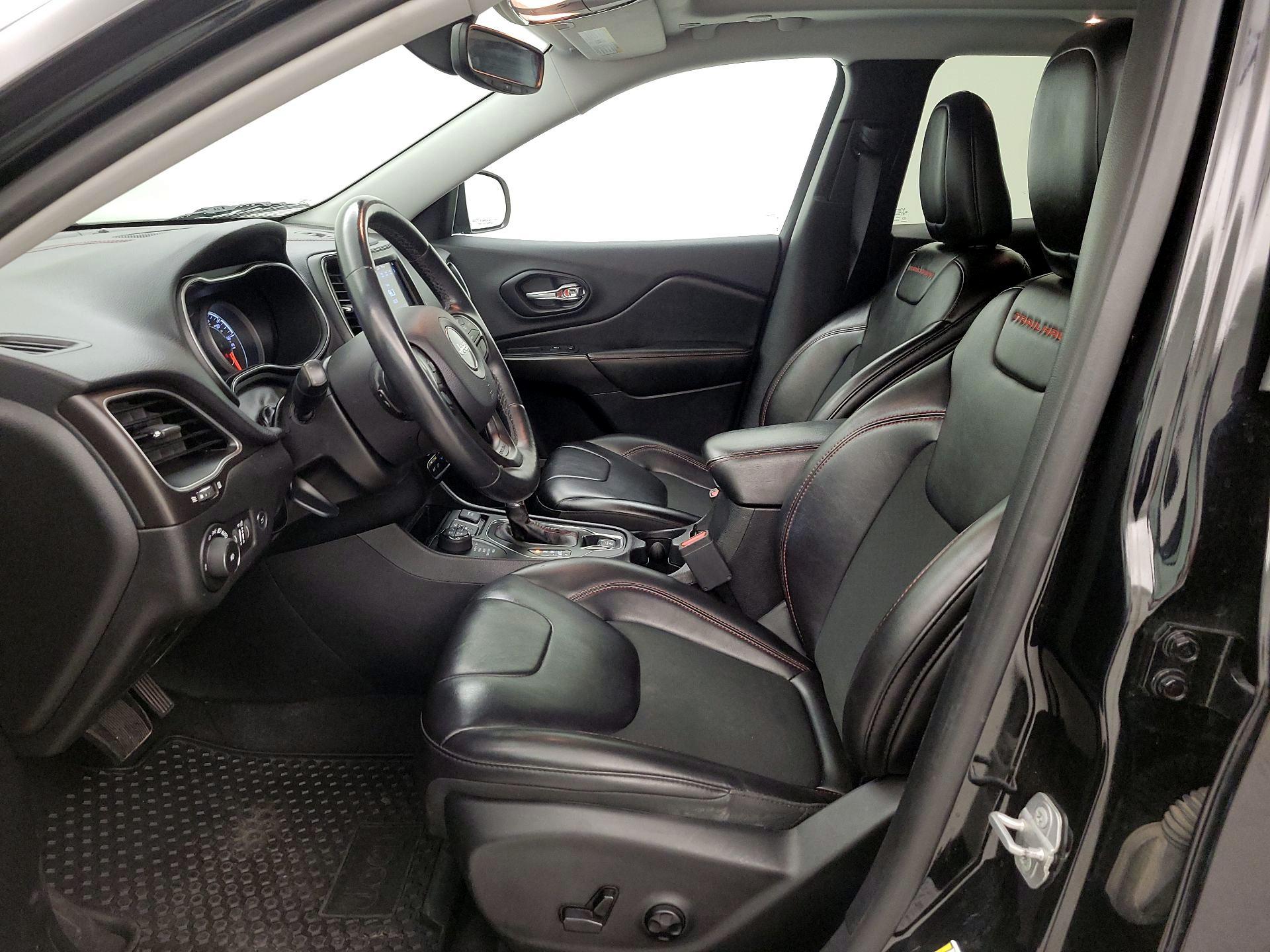 Thumbnail: 2019 Jeep Cherokee - 11