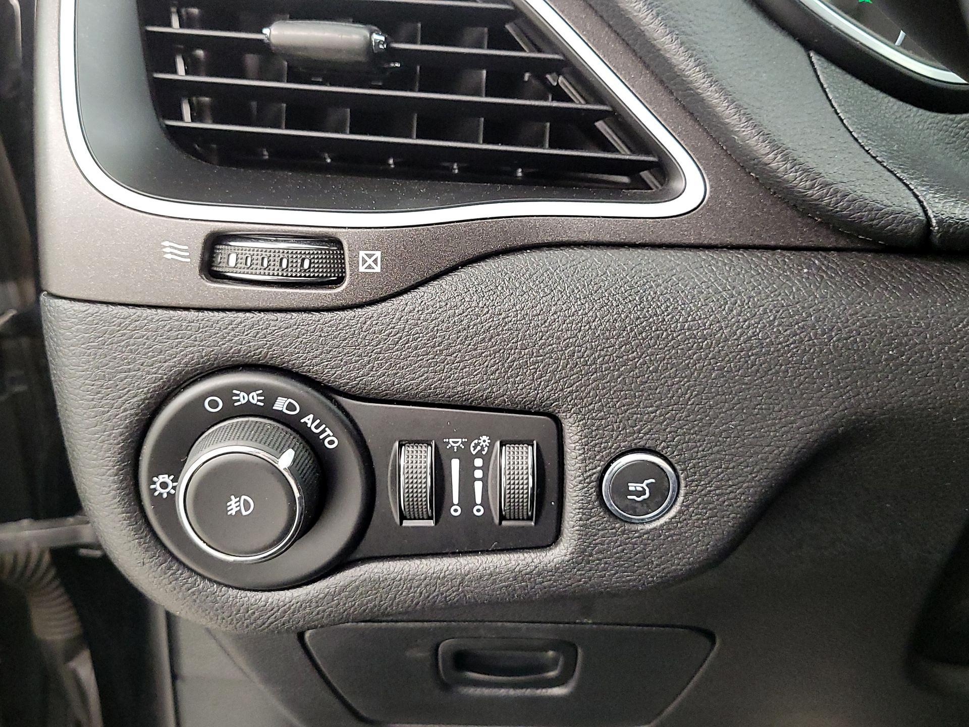 Thumbnail: 2019 Jeep Cherokee - 13