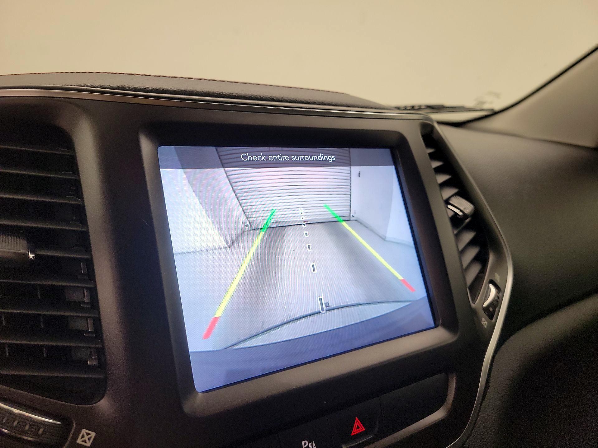 Thumbnail: 2019 Jeep Cherokee - 14