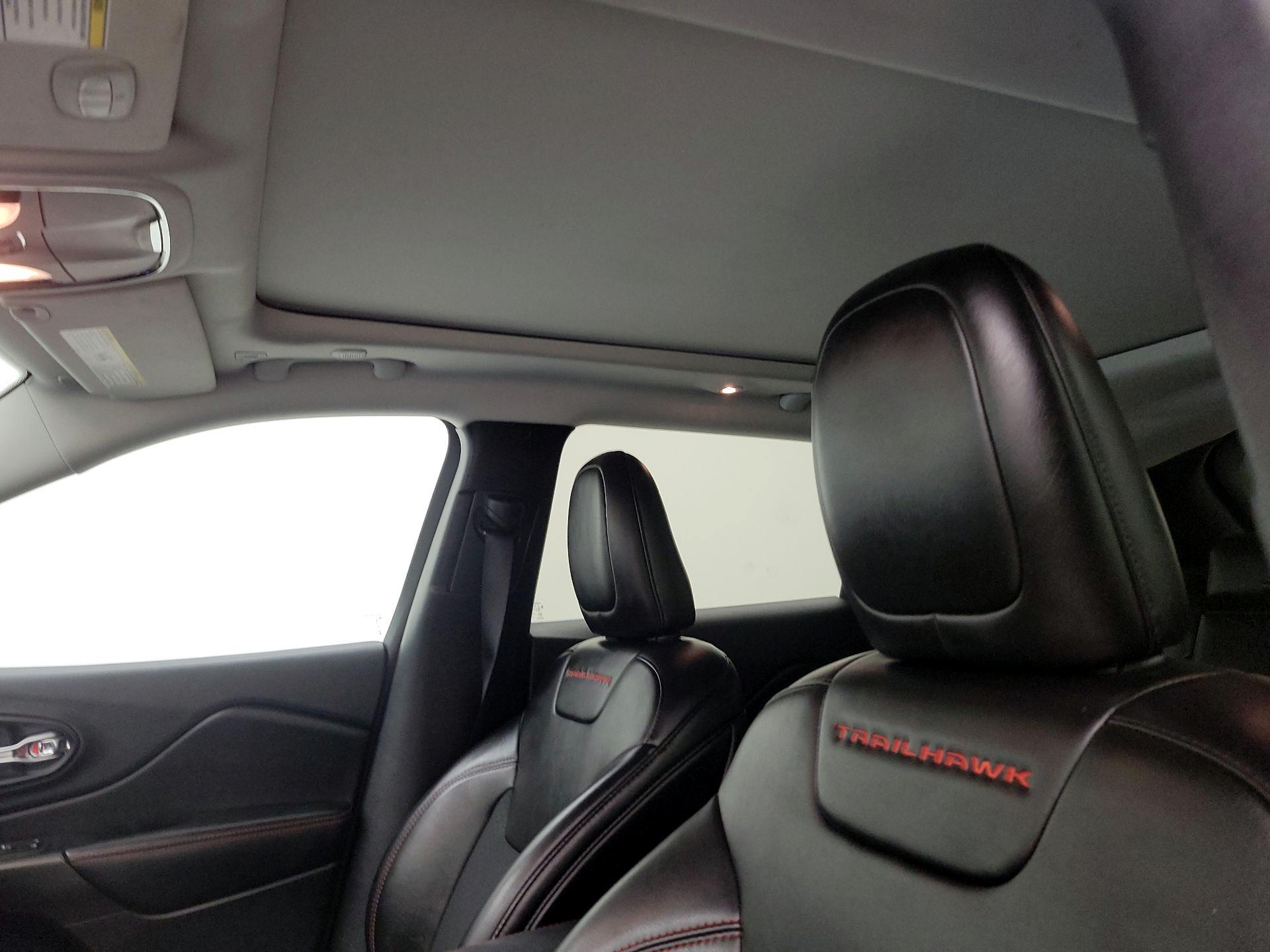 Thumbnail: 2019 Jeep Cherokee - 19