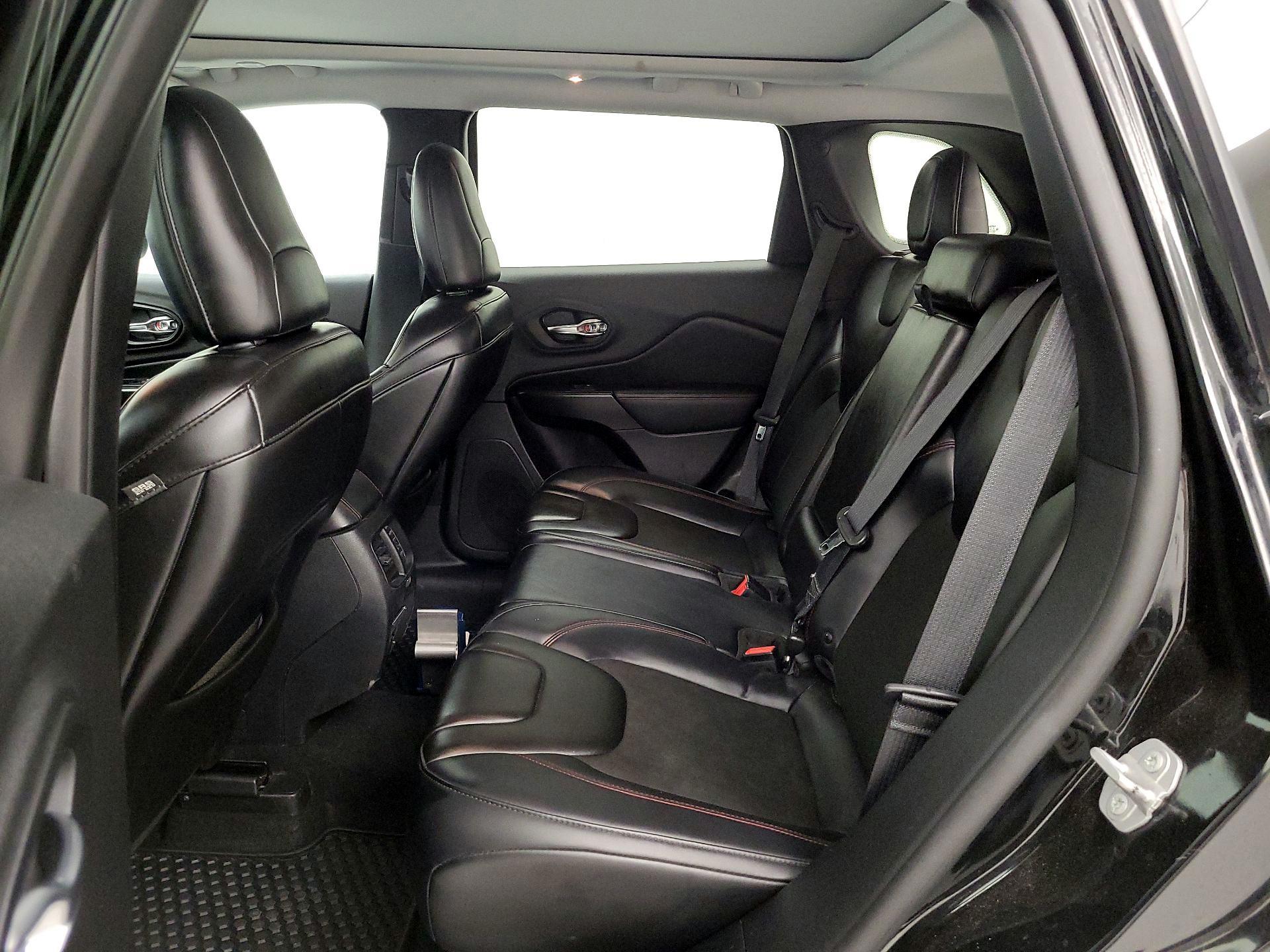Thumbnail: 2019 Jeep Cherokee - 20