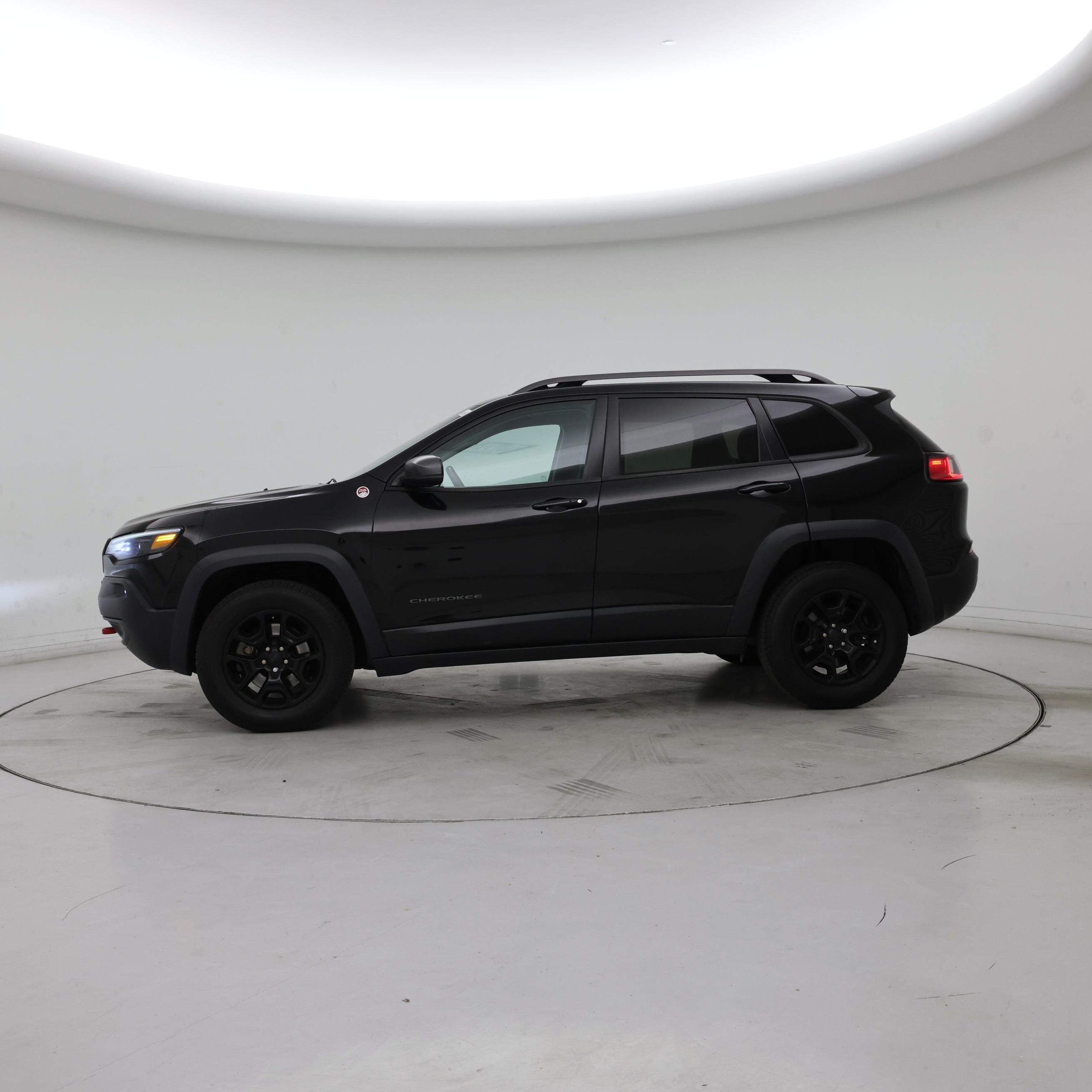 Thumbnail: 2019 Jeep Cherokee - 3